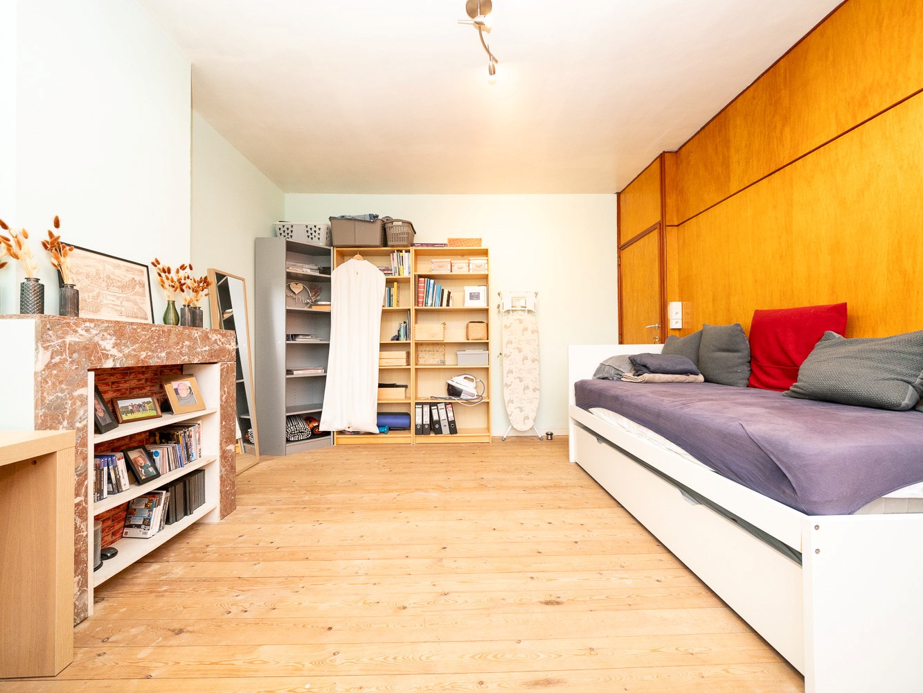 Volledige gerenoveerde 3-gevel woning 