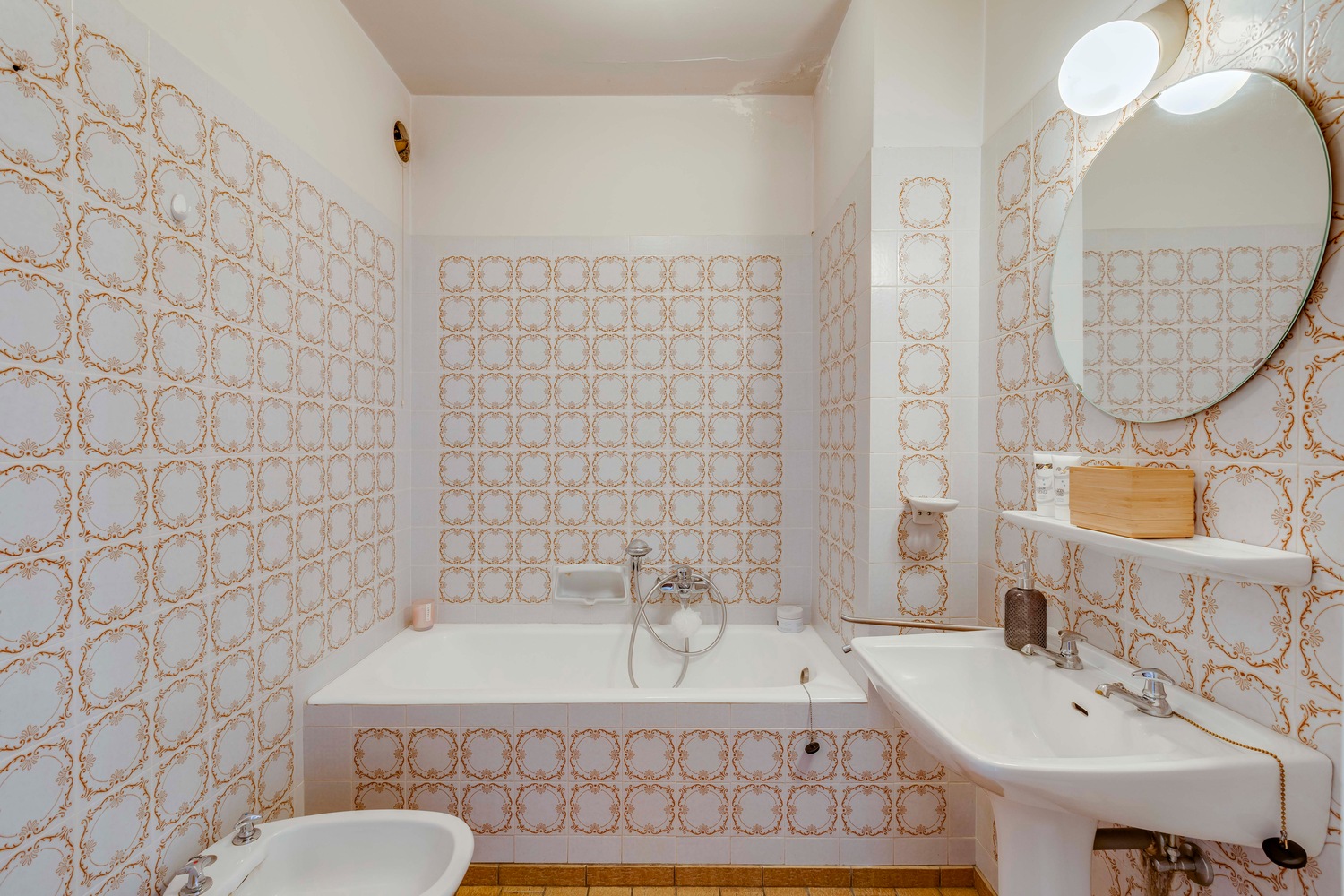 Centraal gelegen ruim appartement met optioneel een garage. 