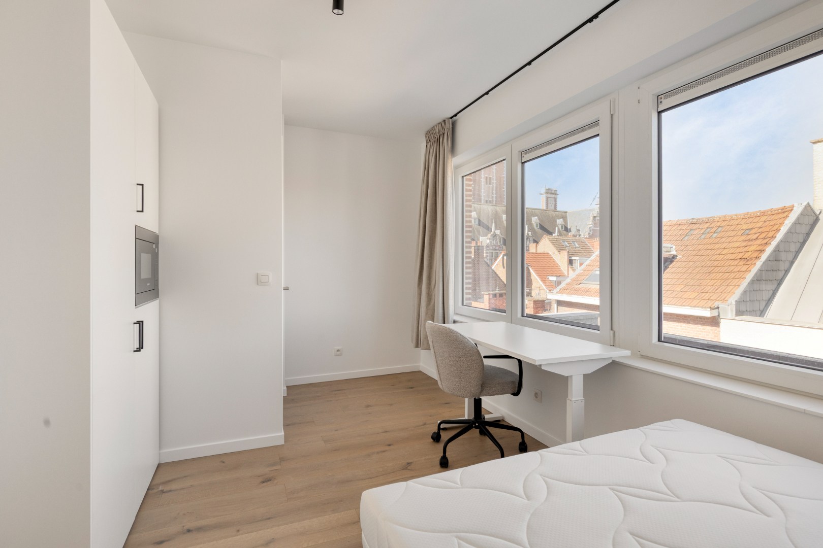 Volledig gerenoveerde studentenkamer in residentie met 15 studentenkamers en een 1slaapkamer appartement in hartje Leuven - EPC label A! 