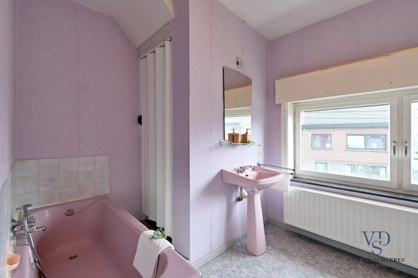 Degelijke halfopen bebouwing 