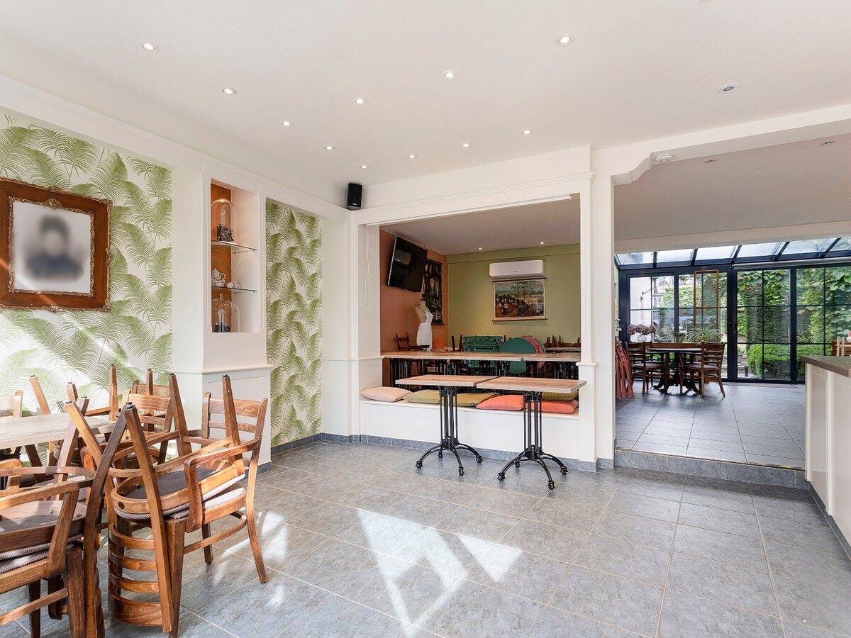 Charmant handelspand met woonst op de markt in Kruishoutem 