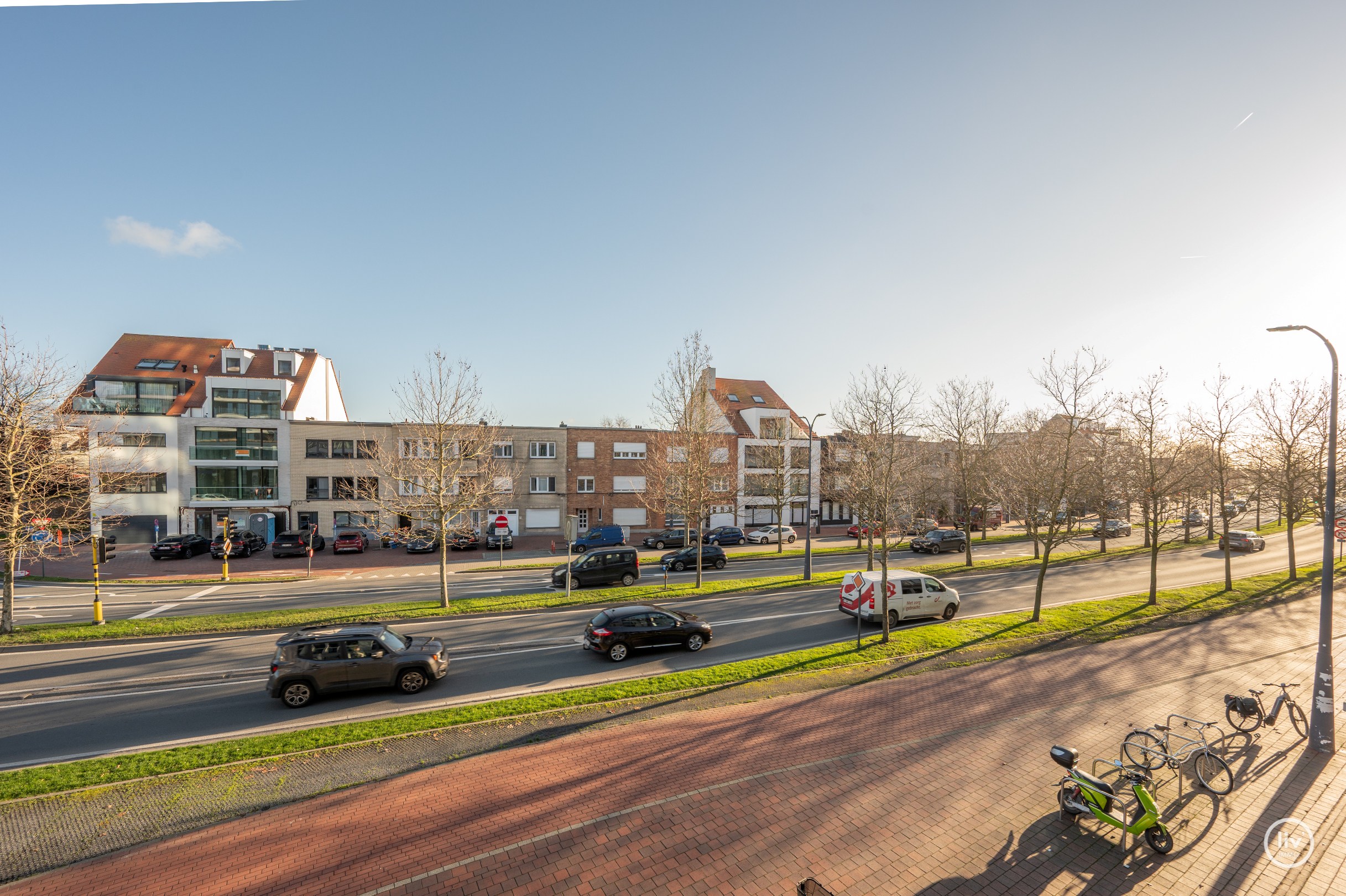 Magnifique appartement spacieux avec 3 chambres situé dans un immeuble récent à Duinenwater. 
