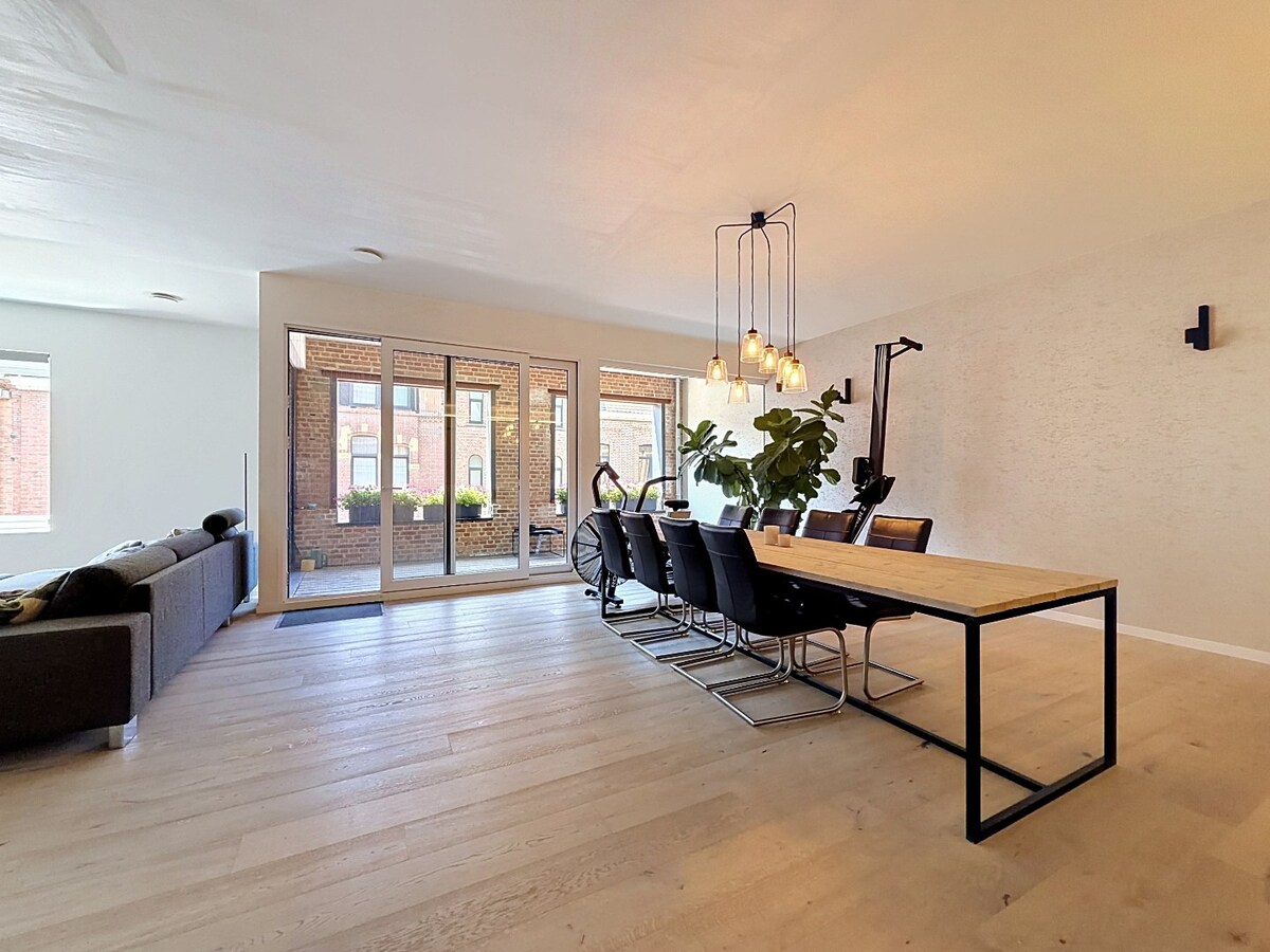 Luxueuze loft met ZW-terras en garage te centrum Aalst 