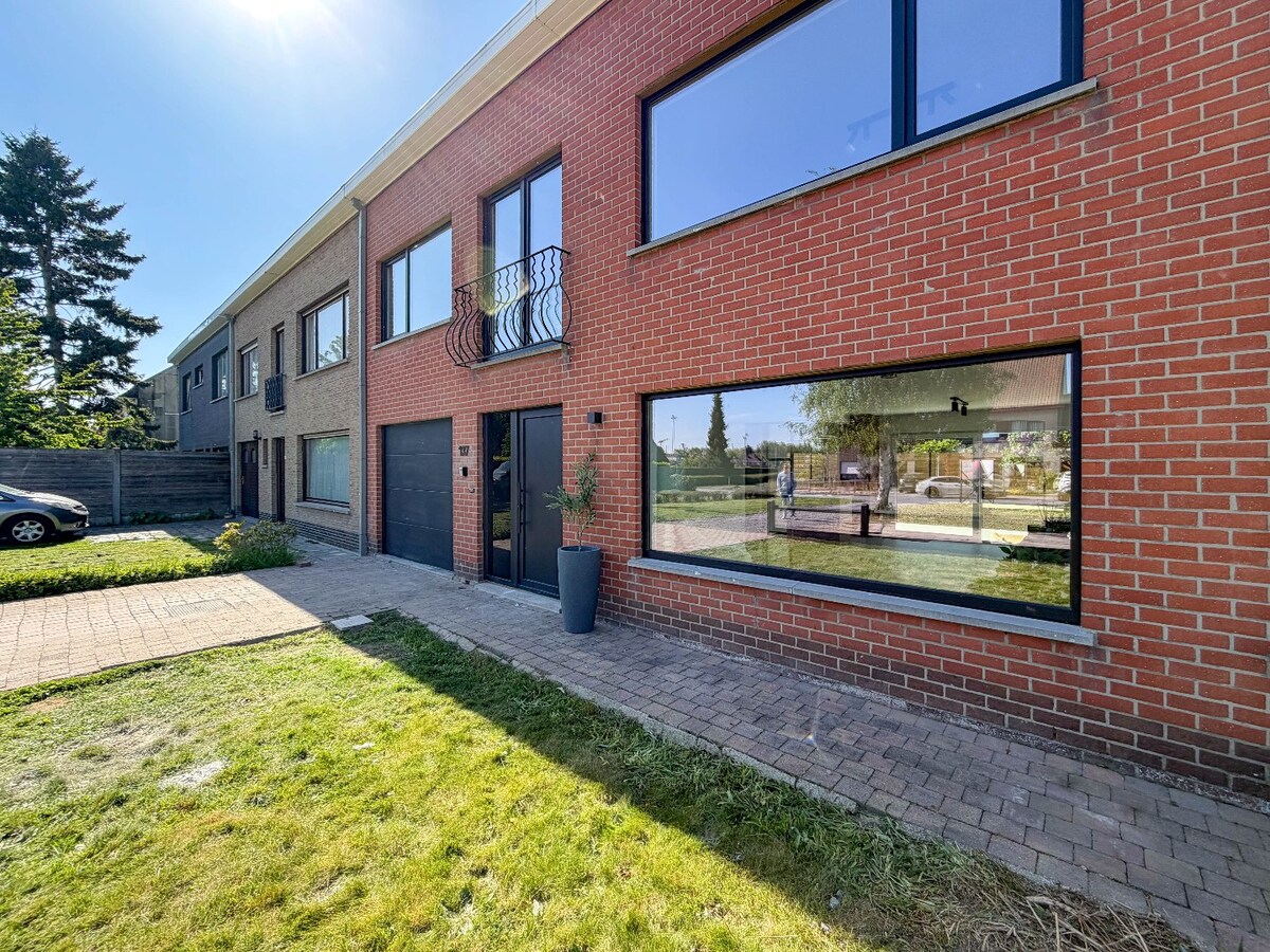 ABSOLUTE TOPPER !!!  Ontdek nu dit prachtige vernieuwde pand gelegen te Kortrijk/Heule ! *** NONO INSPIRED *** 