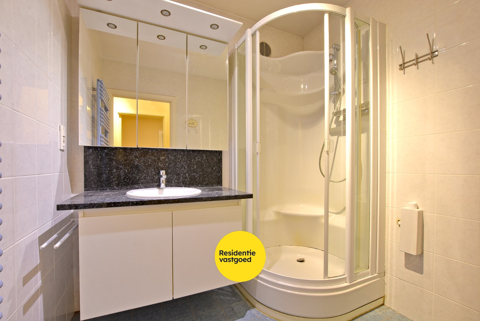 Prachtige 2/3-slaapkamer appartement (112m² + 12m²) in de winkelstraat van Nieuwpoort-stad. 