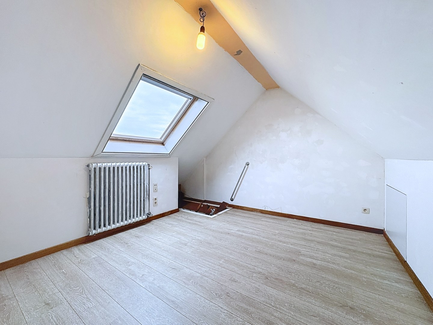 Opbrengsteigendom bestaande uit 3 appartementen + handelsgelijkvloers gelegen in het centrum 