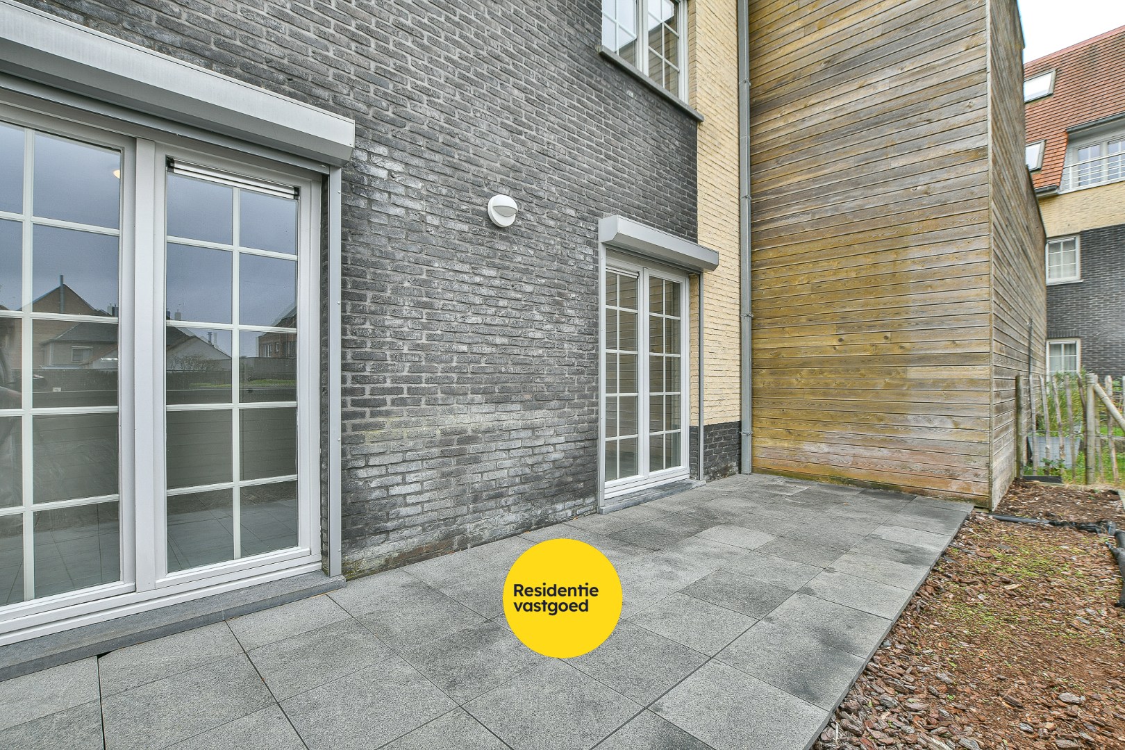 Modern gelijkvloers appartement met 2 slaapkamers– op slechts 500m van strand en zee! 