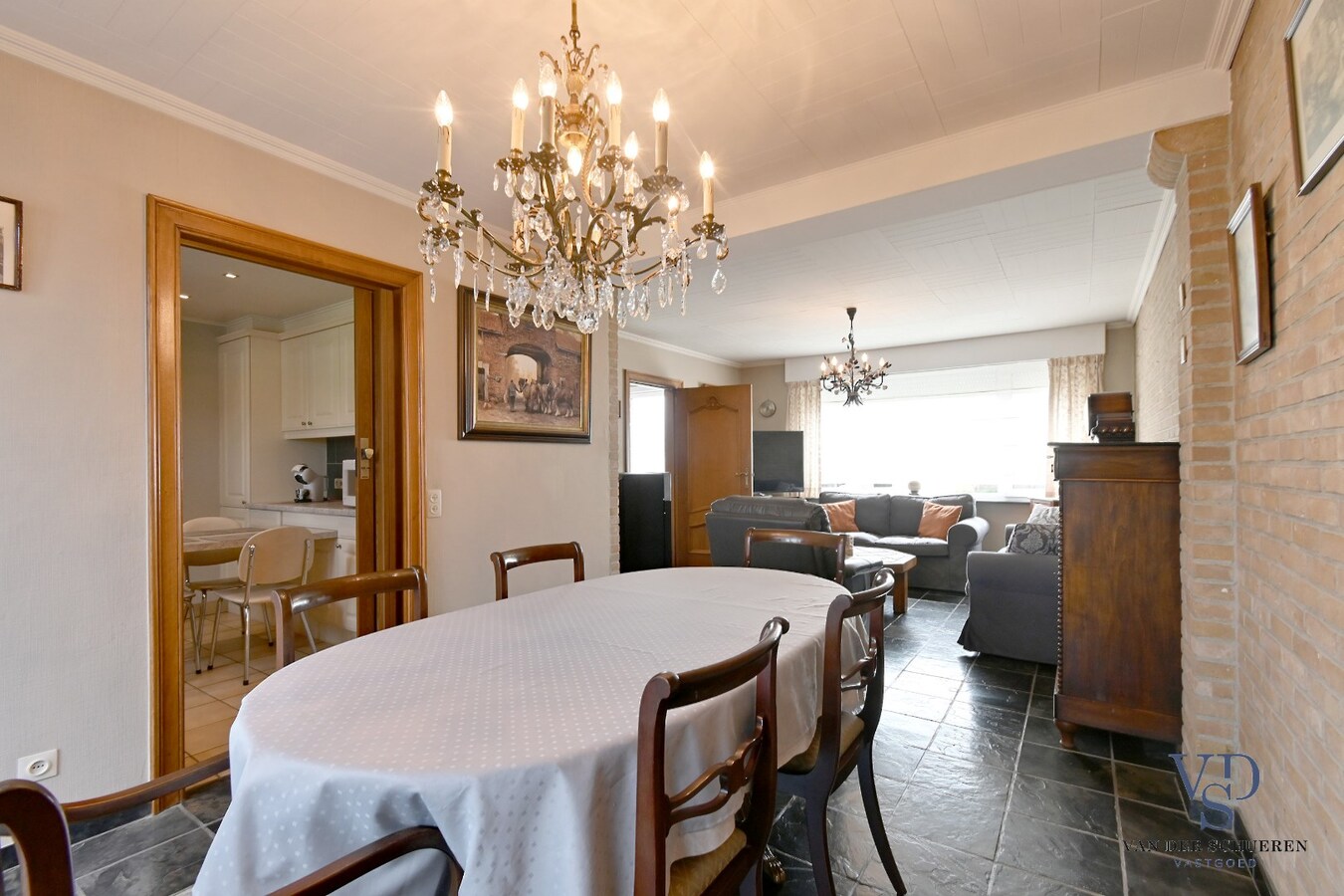 Degelijke, ruime eigendom in rustige residentiële wijk 