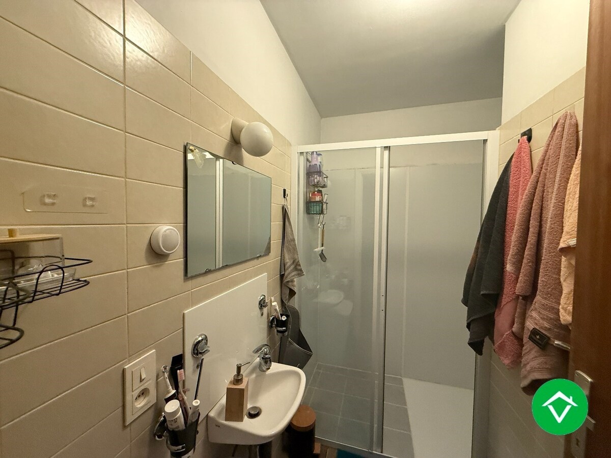 Instapklaar appartement met twee slaapkamers en garage te Roeselare 