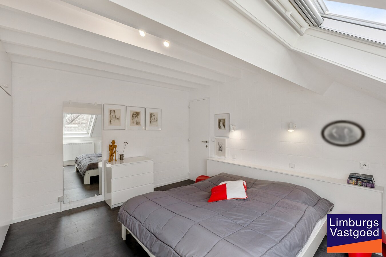 Moderne architectenwoning met mooie tuin en zwembad, 5 slaapkamers in Hasselt, OB op 8a12ca in doodlopende straat 