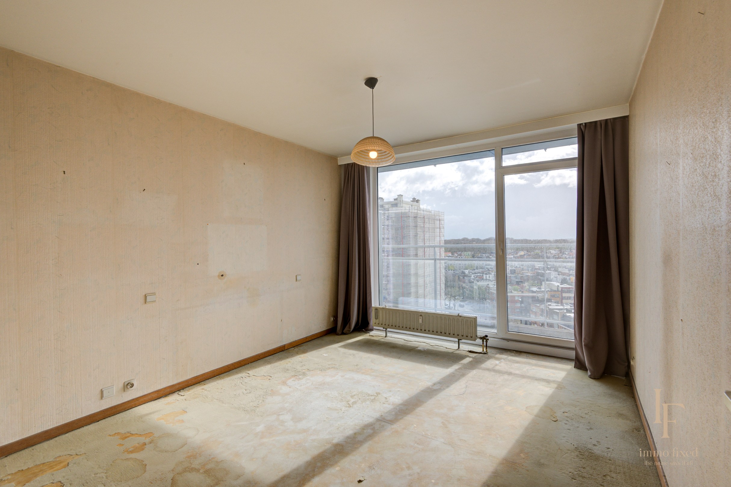 Te renoveren parel met potentieel + garagebox te Berchem! 