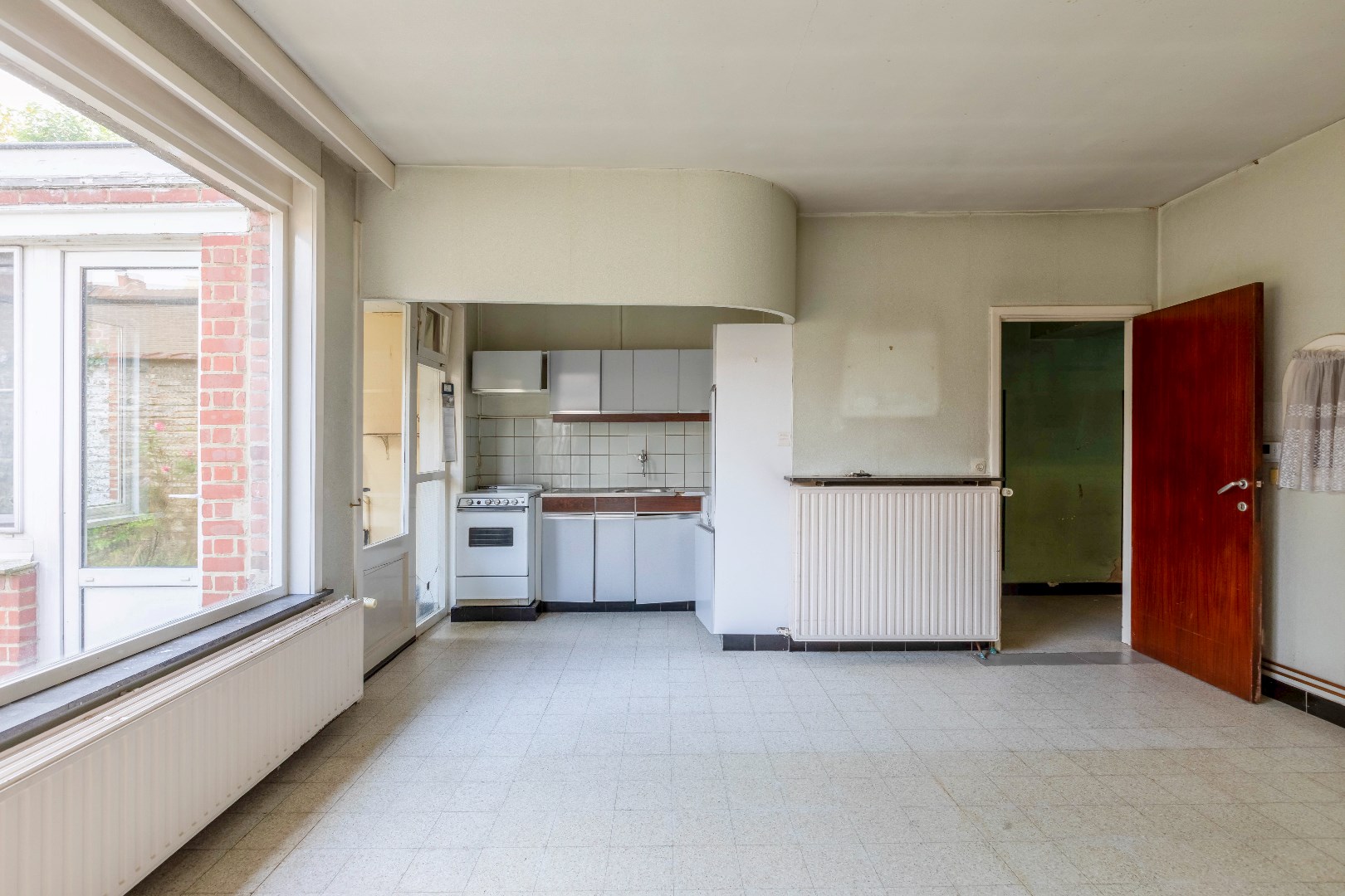 Te renoveren handelspand in het centrum van Ledeberg 