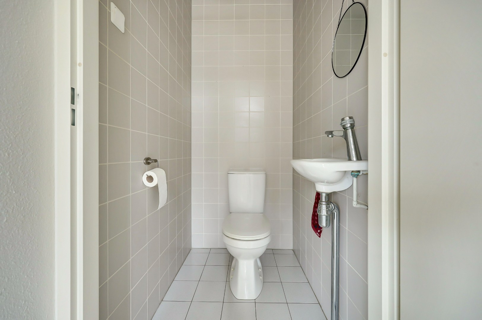 In de jonge woonwijk Nesselande in deelplan Haag en Park gelegen 5 kamer tussenwoning met houten berging en parkeerplaats op 131 m² eigen grond. 