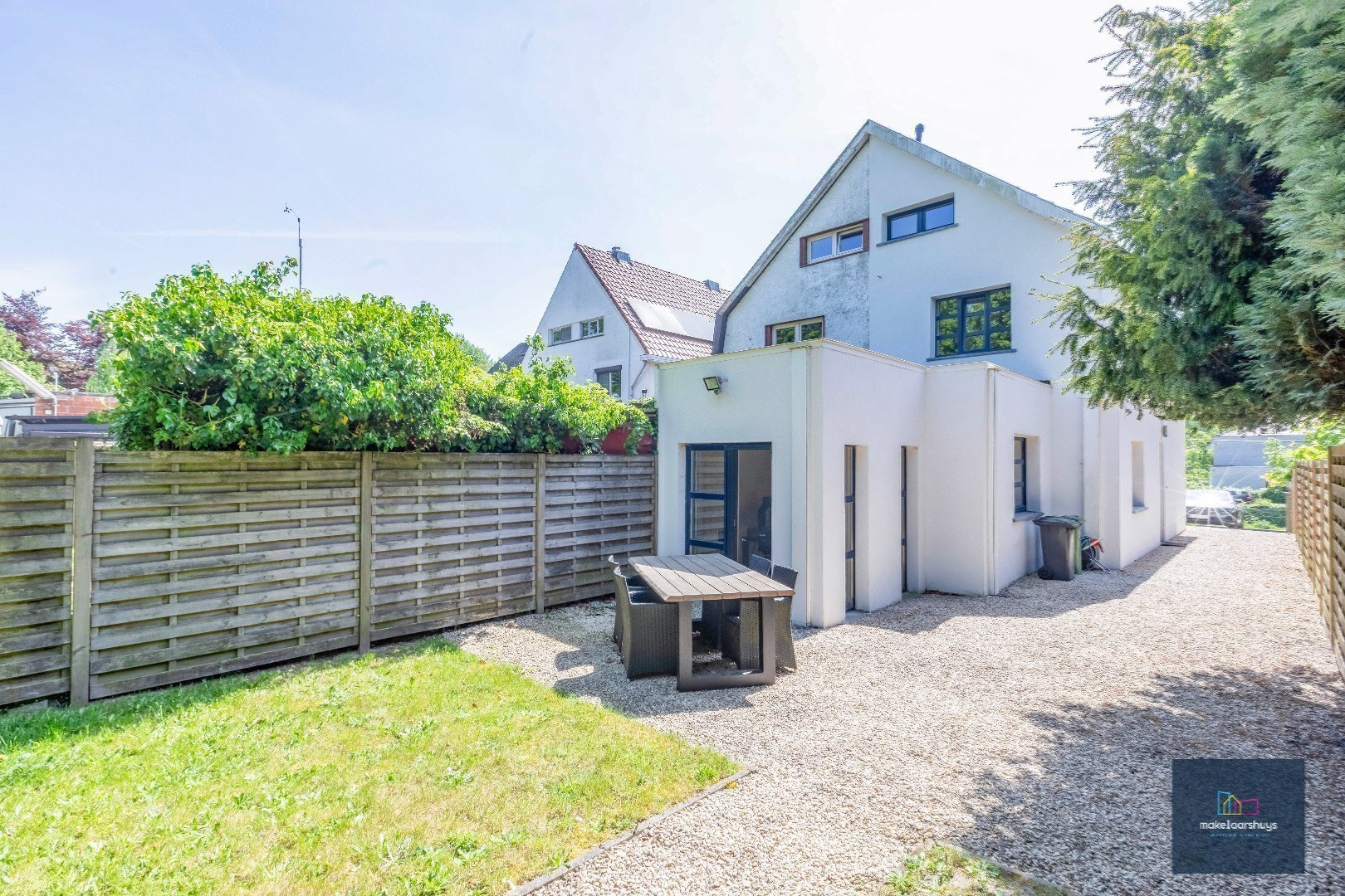 Halfopen bebouwing met zuidertuin en parkeergelegenheid nabij centrum Destelbergen 