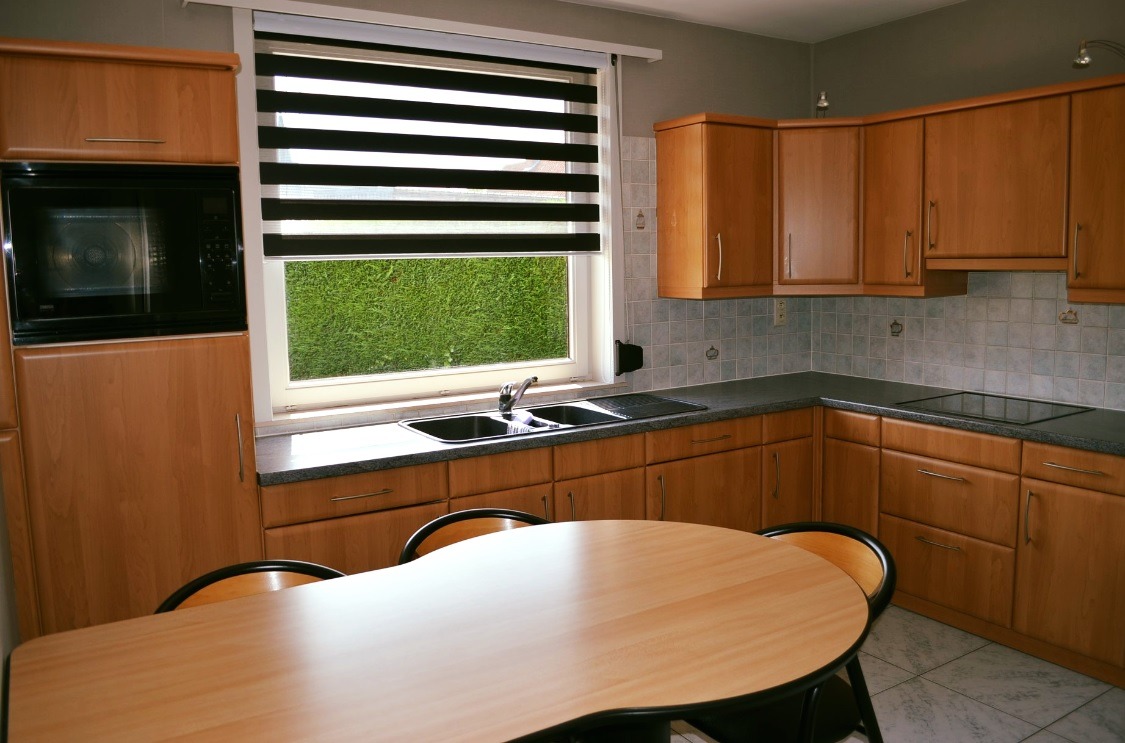 Halfopen bebouwing op 530m² met 3 slpks, garage, tuin en tuinhuis te Maldegem 