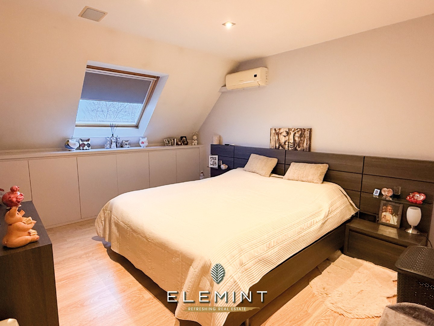 Uniek triplex-appartement met private inkom, 3 slpk, 2 badk &amp; ruim terras met vijver (161 m²) 