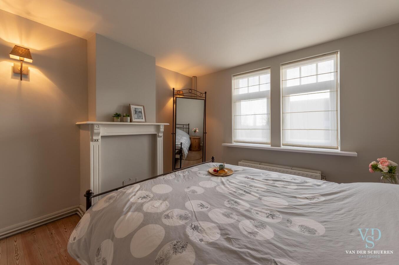 Degelijke, karaktervolle woning met tuintje. UNIEK AANBOD ! 