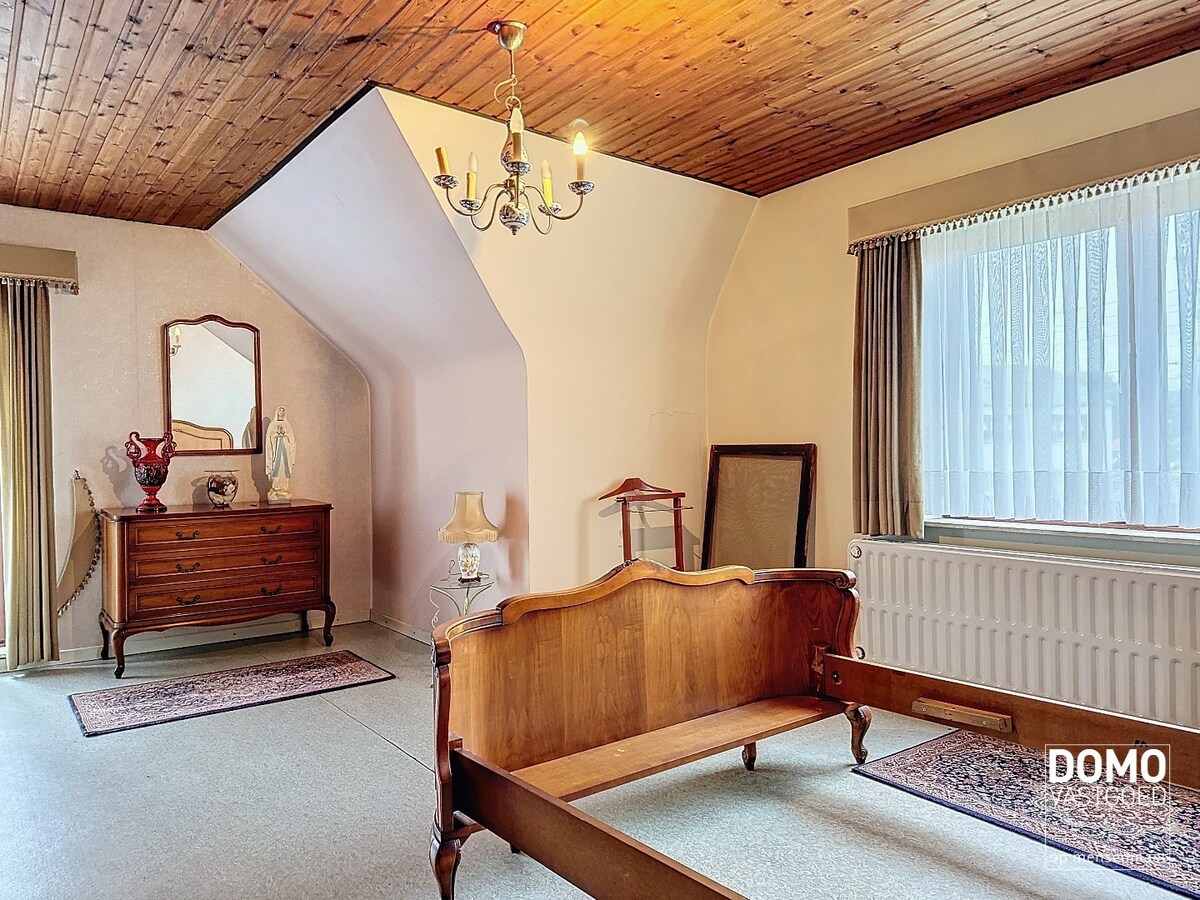 Charmante woning met ruime tuin en inpandige garage, rustig gelegen te Spalbeek. 