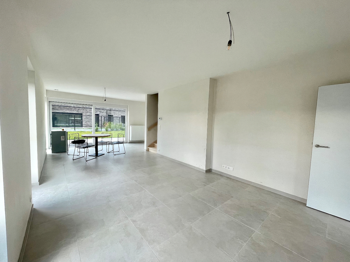 6% BTW mogelijk! Halfopen nieuwbouwwoning met 3 slaapkamers 