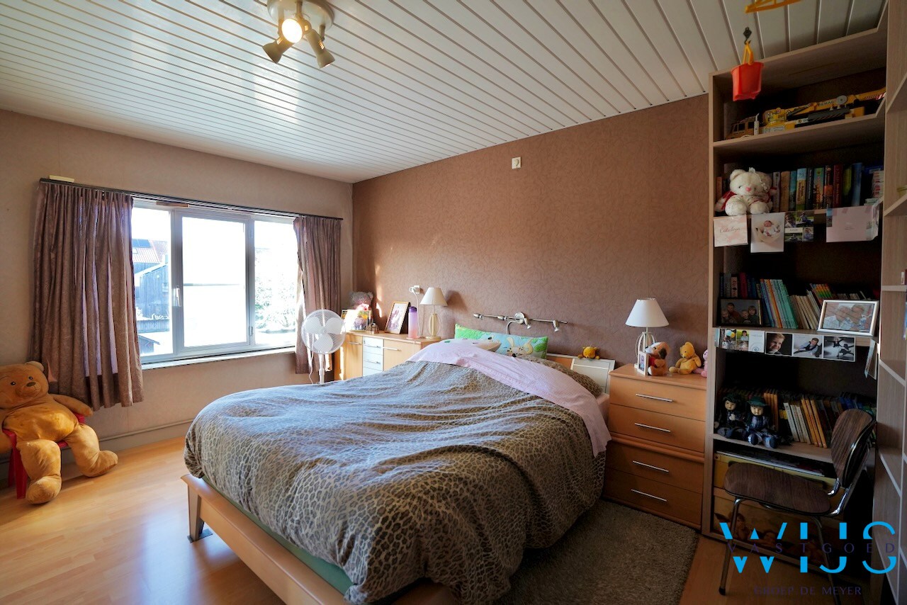 Interessante te renoveren woning met 4 slaapkamers in het centrum van Destelbergen 