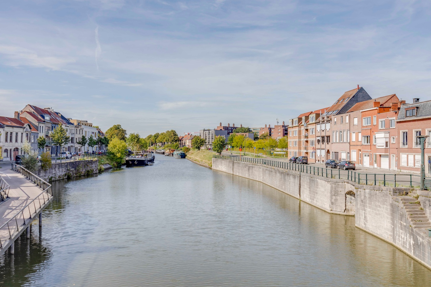 Bel-etage appartement aan het water met mooie tuin! 