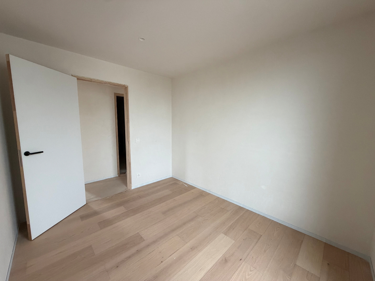 Ruime nieuwbouwwoning met terras en tuin. 