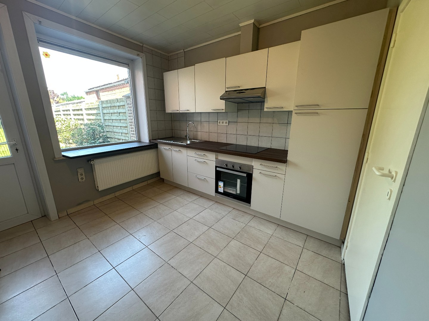 Woning met 3 slpk, terras en tuin, Eernegem 