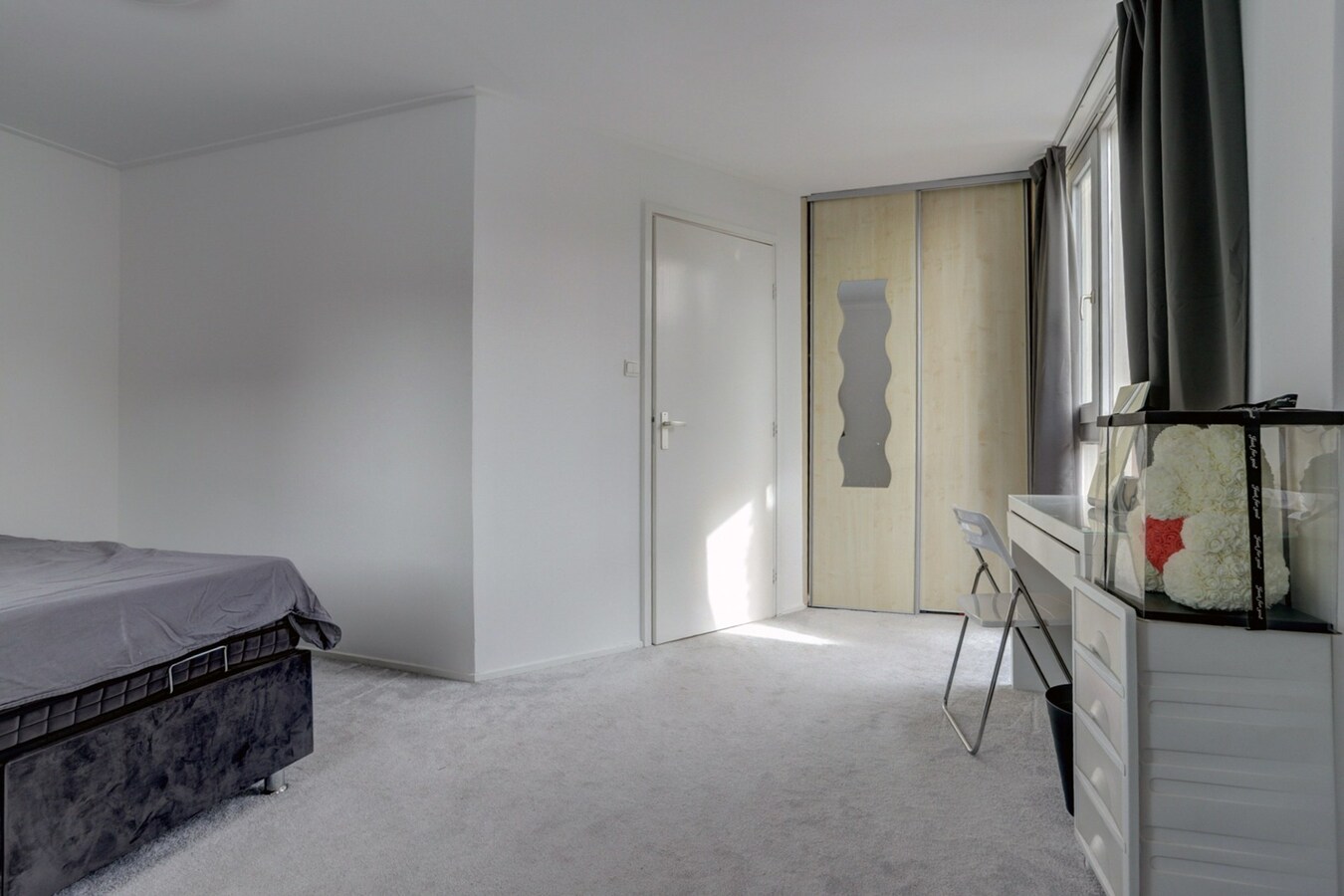 DIT BETREFT EEN WONING MET BIEDEN VANAF PRIJS  € 350.000 K.K. 