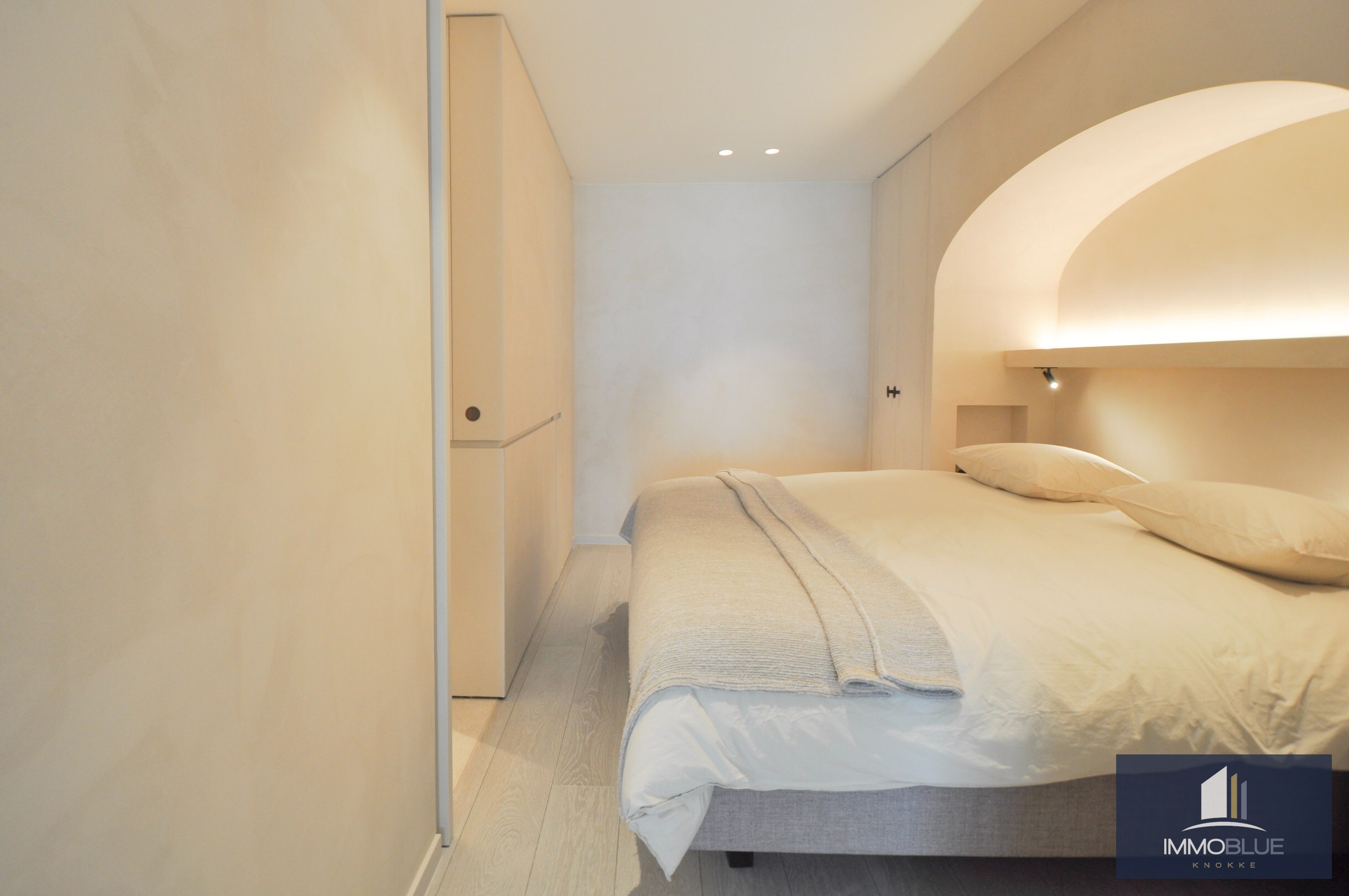 Appartement exceptionnel avec vue frontale sur la mer et une façade d’environ 11,5 mètres, situé au Zoute. 