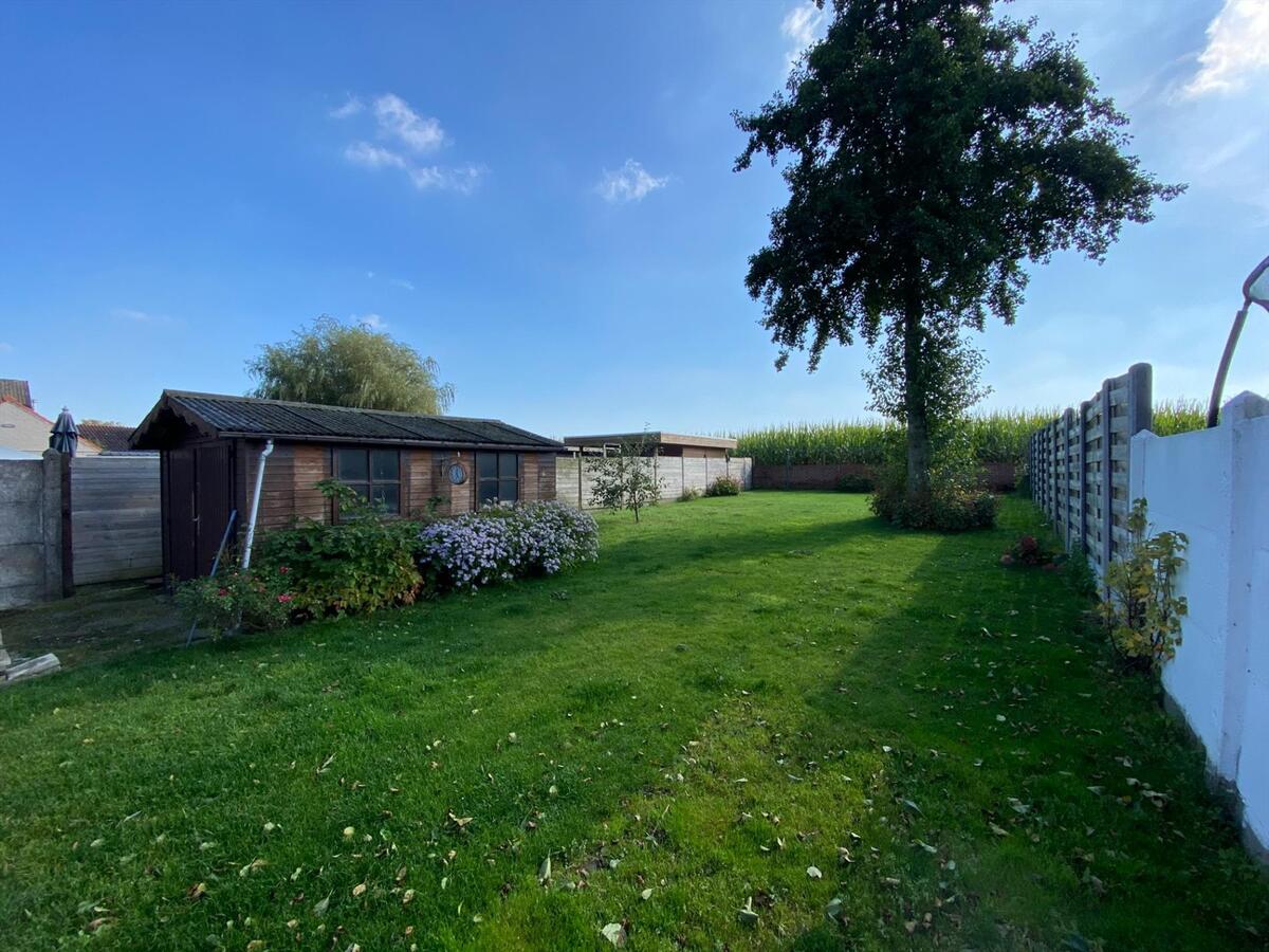 Rustig gelegen woning met garage en zonnige tuin te Poperinge 