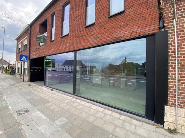 Zeer goed centraal gelegen handelsruimte te Desselgem! 