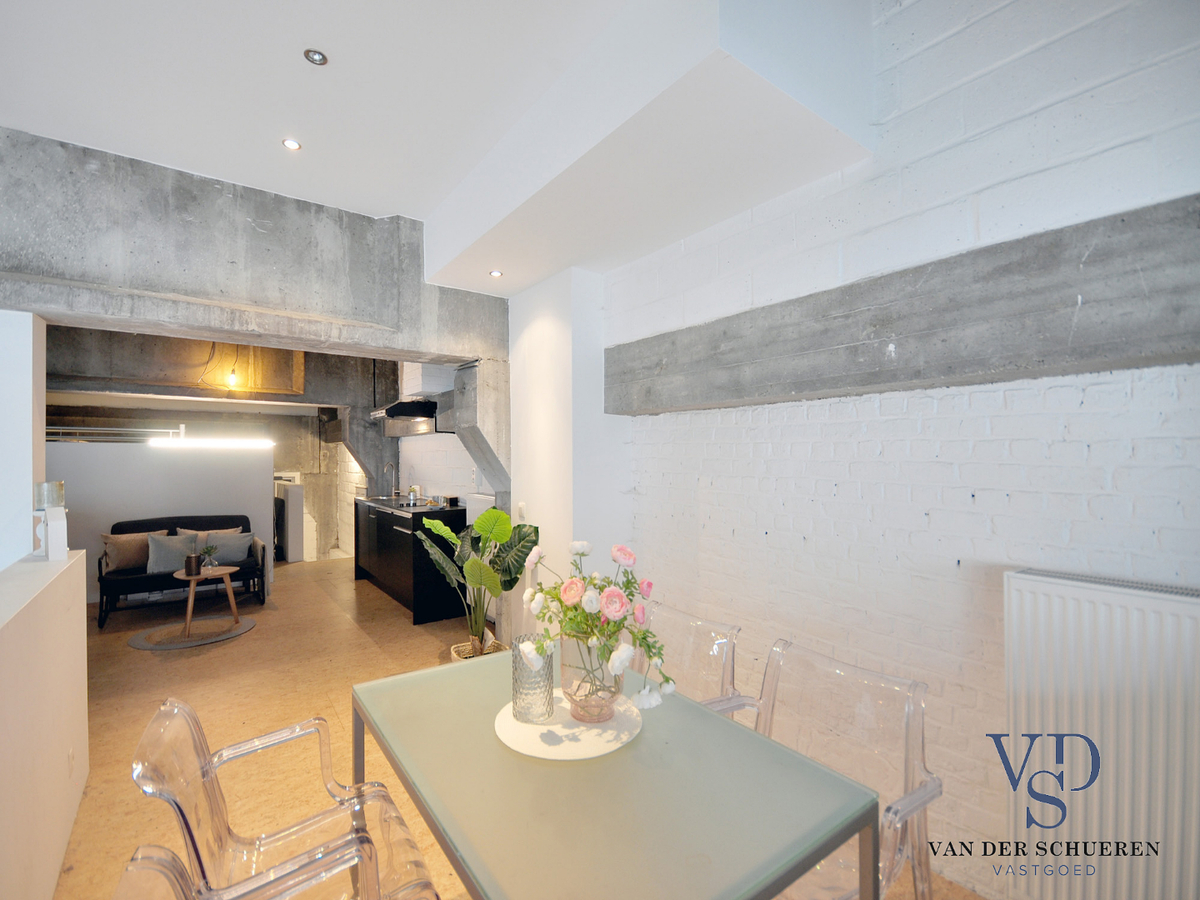Eigentijdse loft voor wonen en werken. Opportuniteit als investeringspand ! 