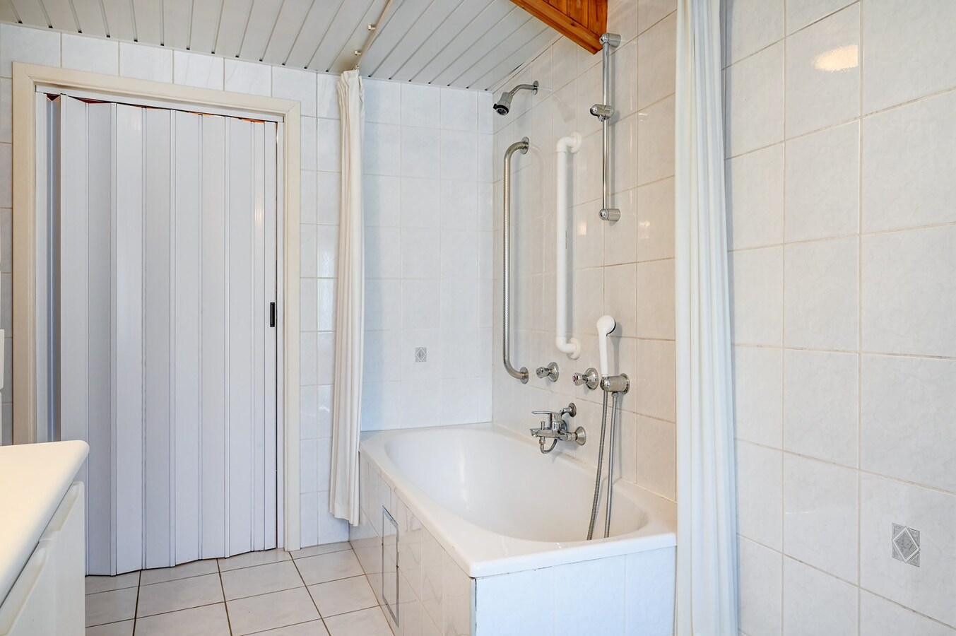 Open bebouwing met 4 slaapkamers 