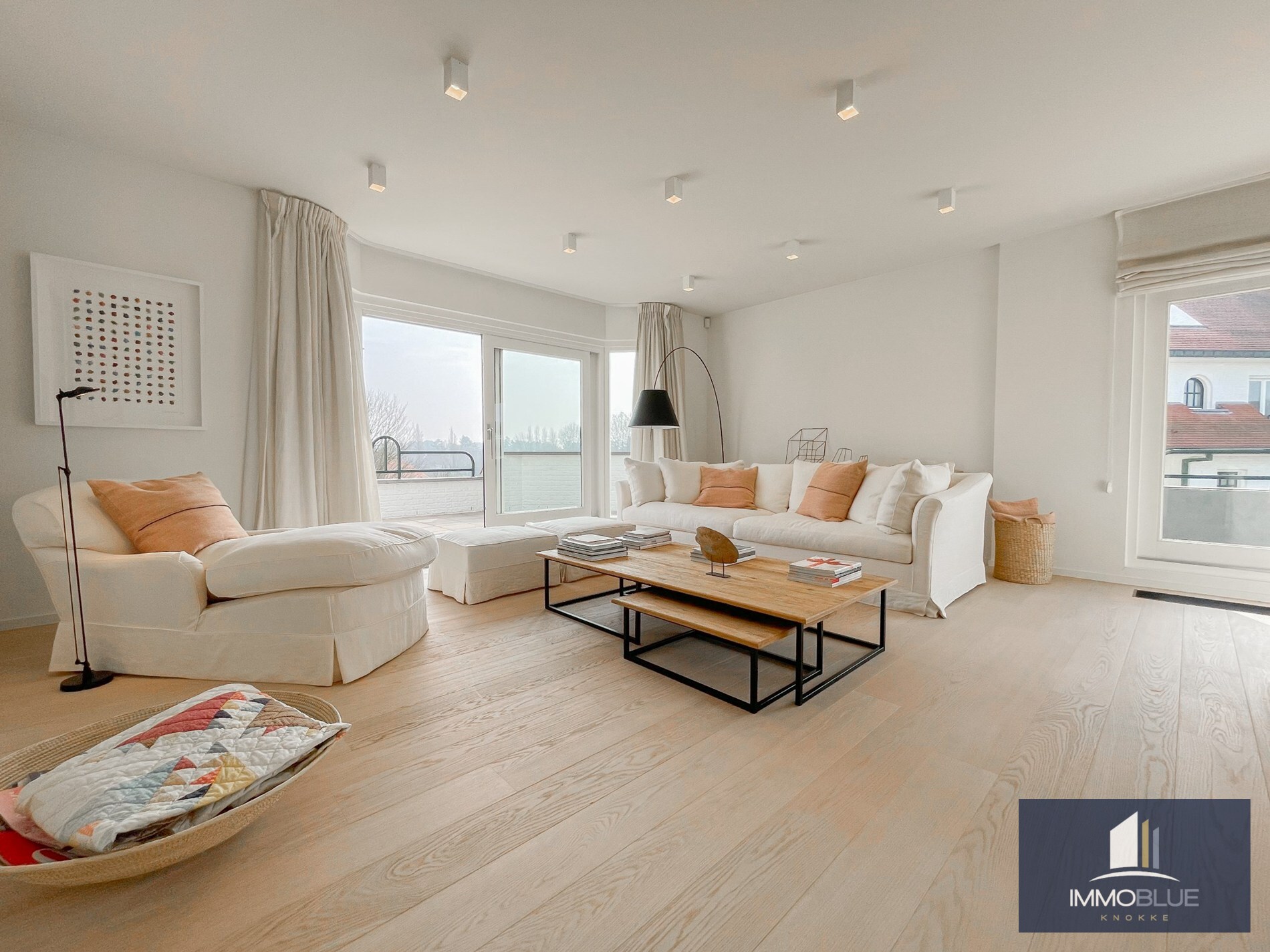 Subliem hoekappartement met ruime terrassen gelegen in het prestigieuze domein Tennis Garden. 