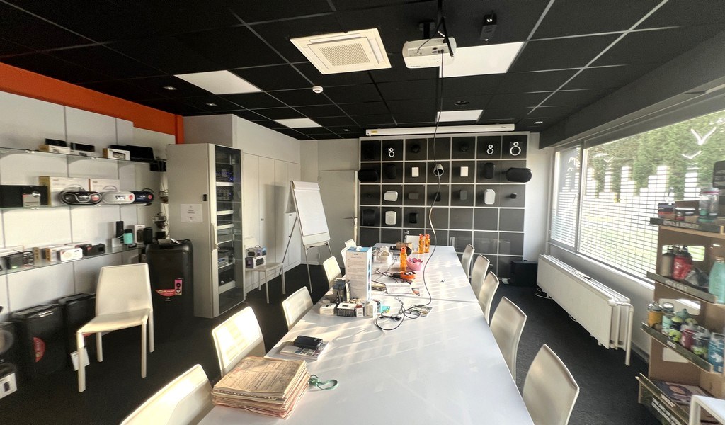 Bedrijfspand te koop in industriezone Klein Frankrijk in Ronse