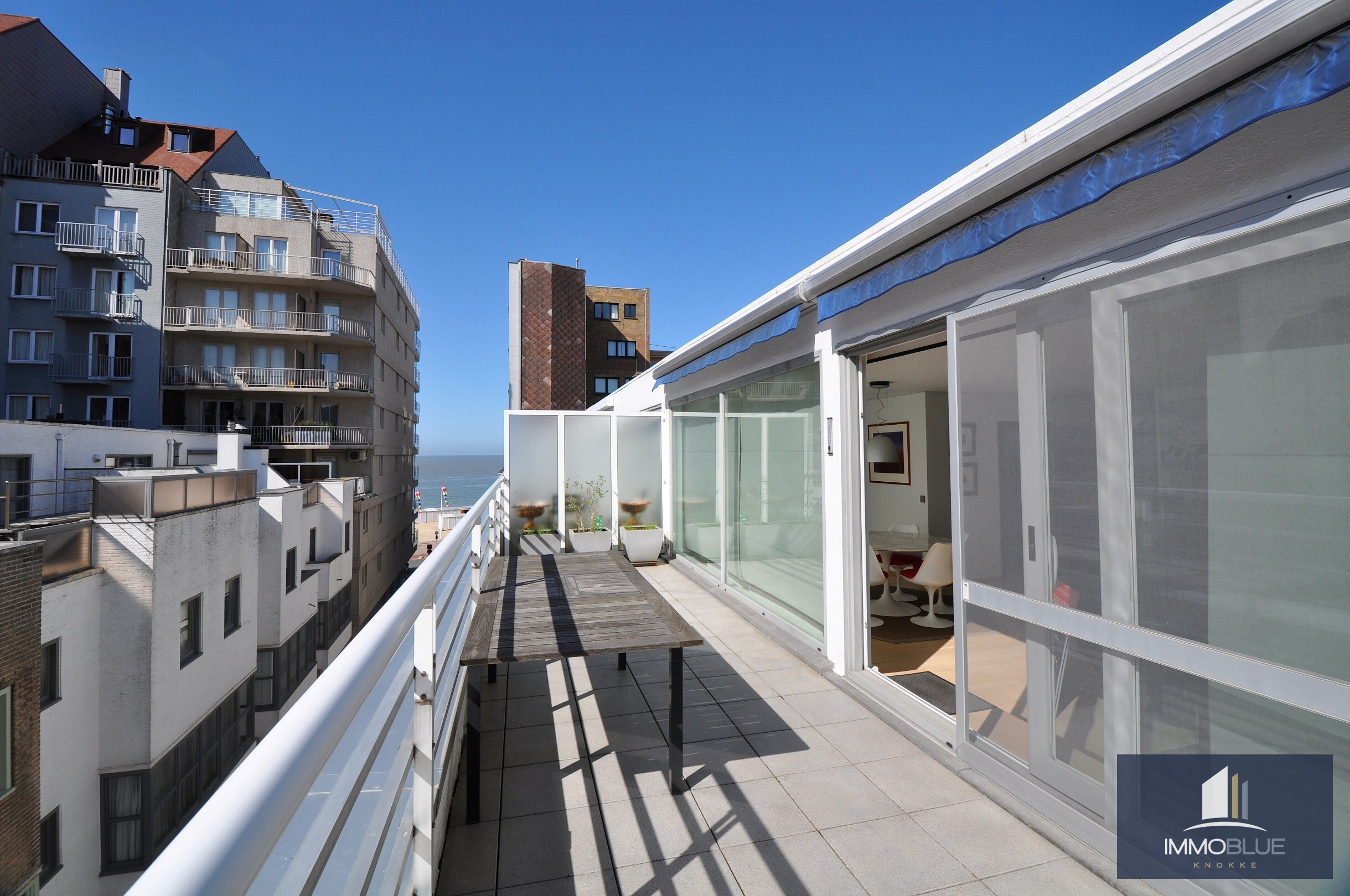 Exclusief: instapklare penthouse met een ruim zonnig terras. 