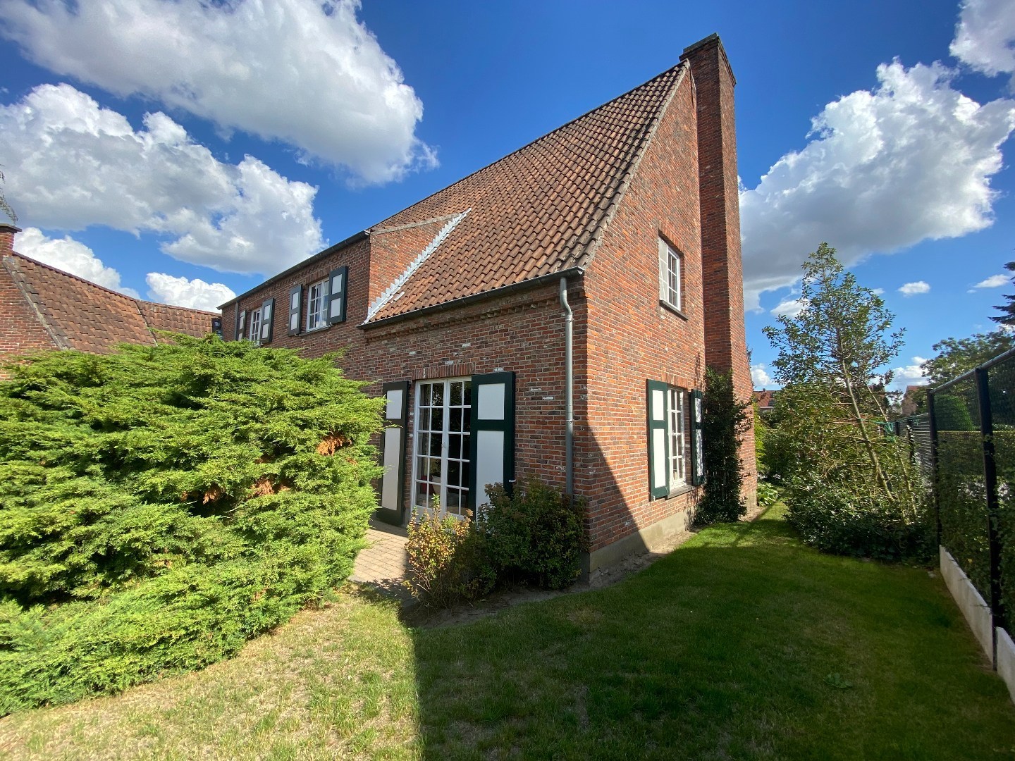 Charmante landelijke villa op een toplocatie in Waregem! 