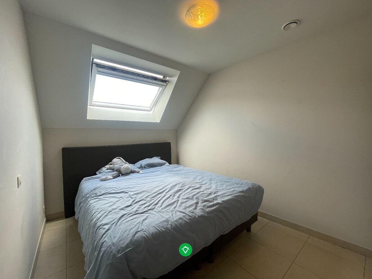 Ruim, lichtrijk appartement met 2 slaapkamers en autostandplaats te Roeselare 