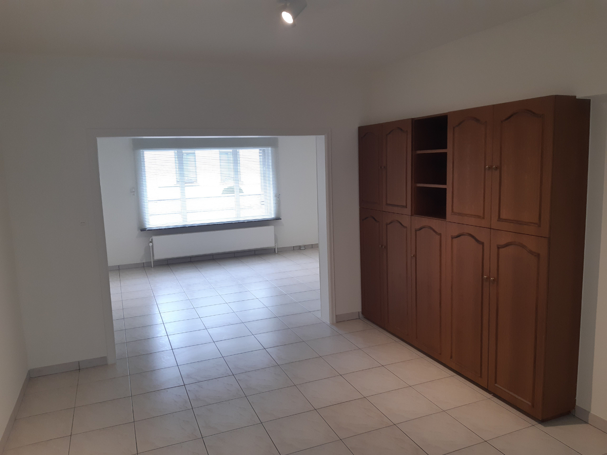Gerenoveerde woning met weide en loods. 