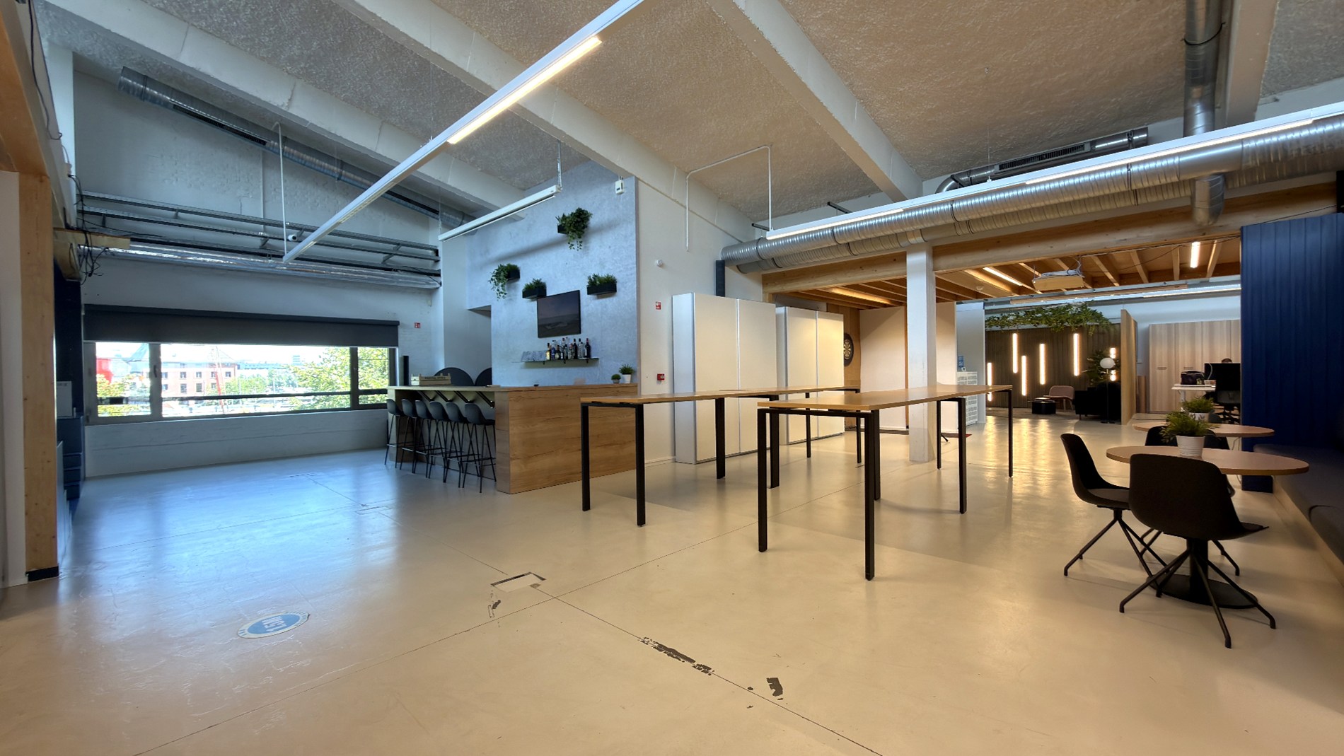 Gerenoveerde loftkantoren te huur in Hangar 26 in Antwerpen