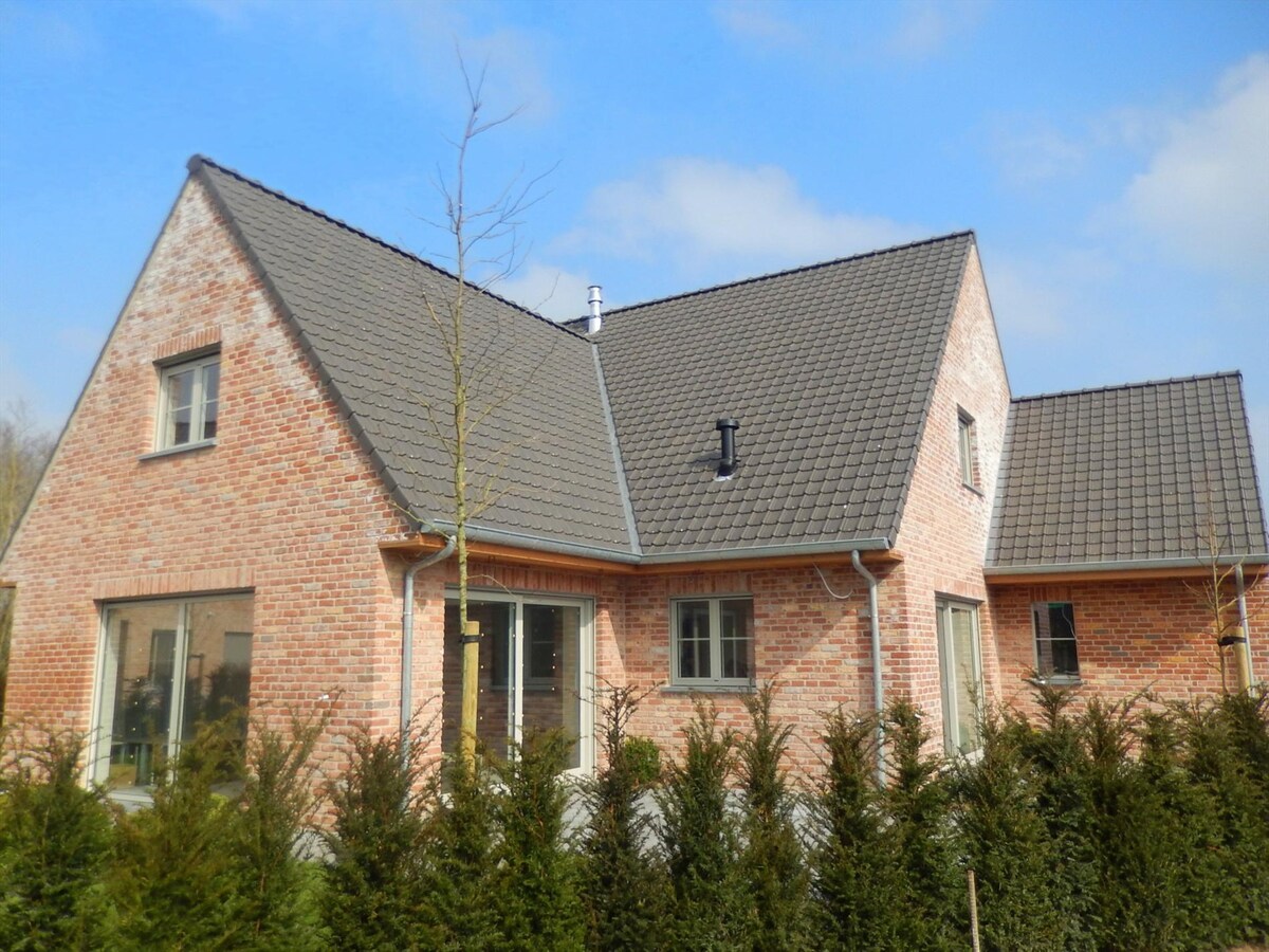 Uniek moderne nieuwbouwvilla met 4 slaapkamers 