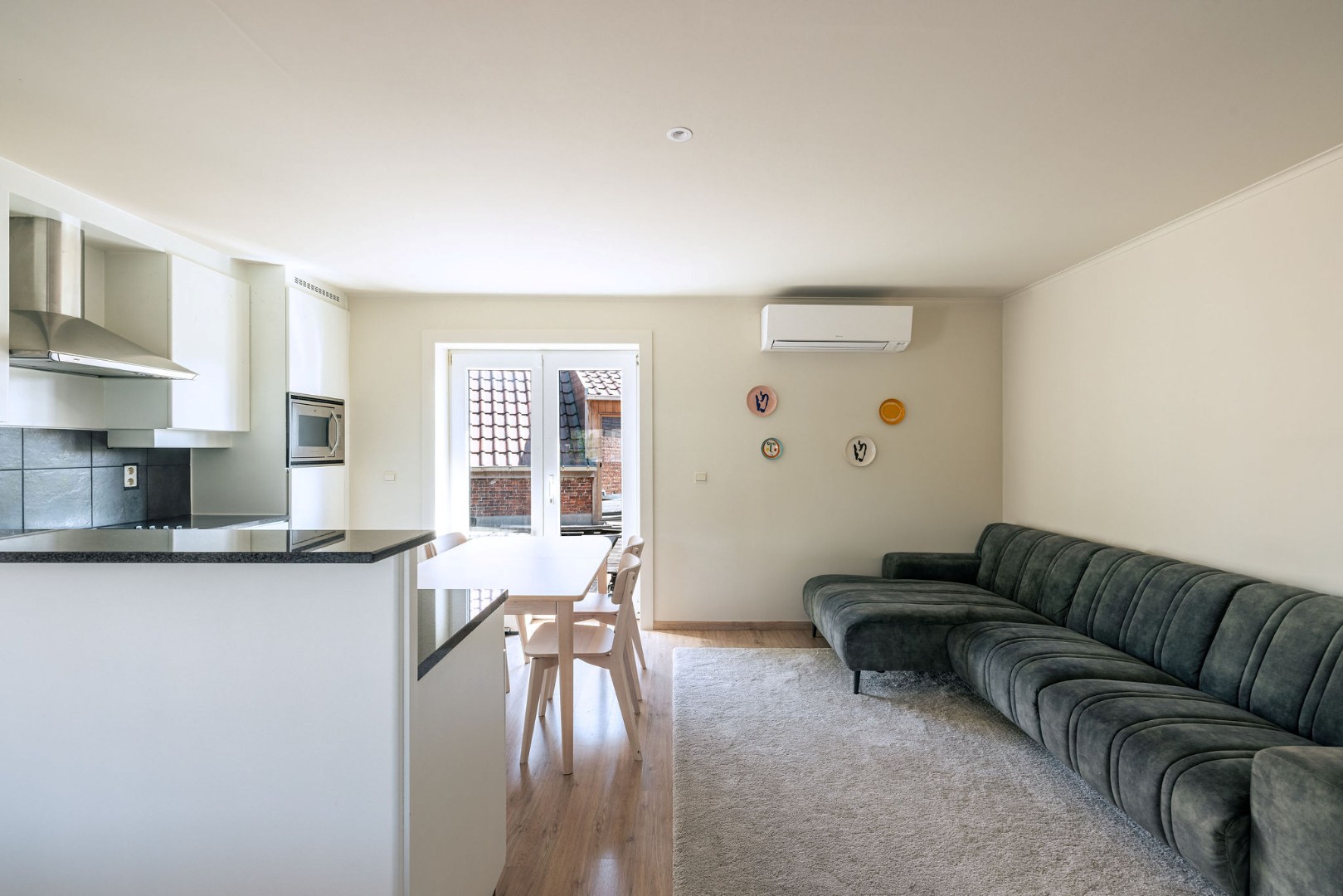 Instapklaar duplexappartement met ruim terras op centrale ligging te Wetteren 