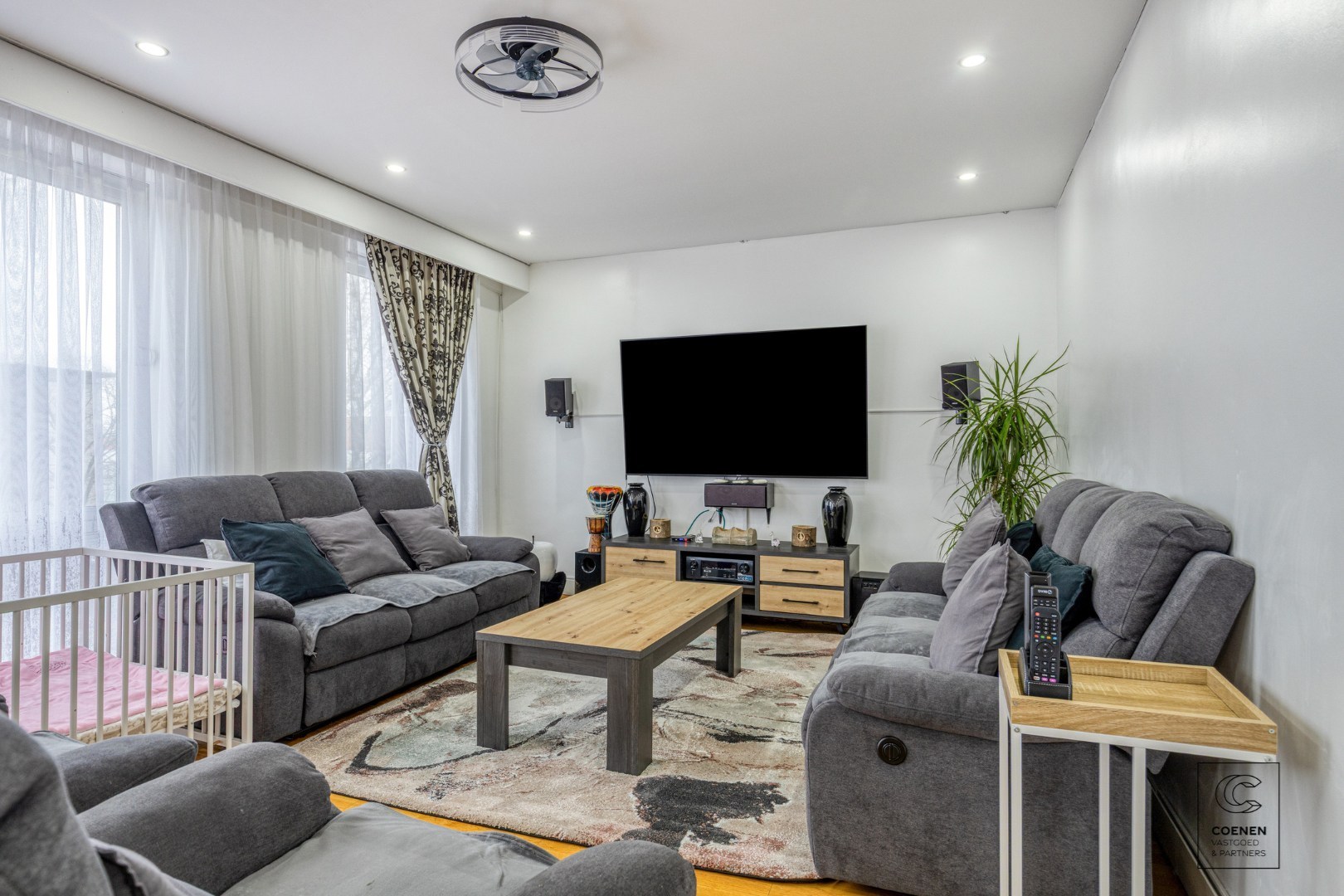 Ruim, lichtrijk appartement van 124 m² en twee slaapkamers te Antwerpen! 