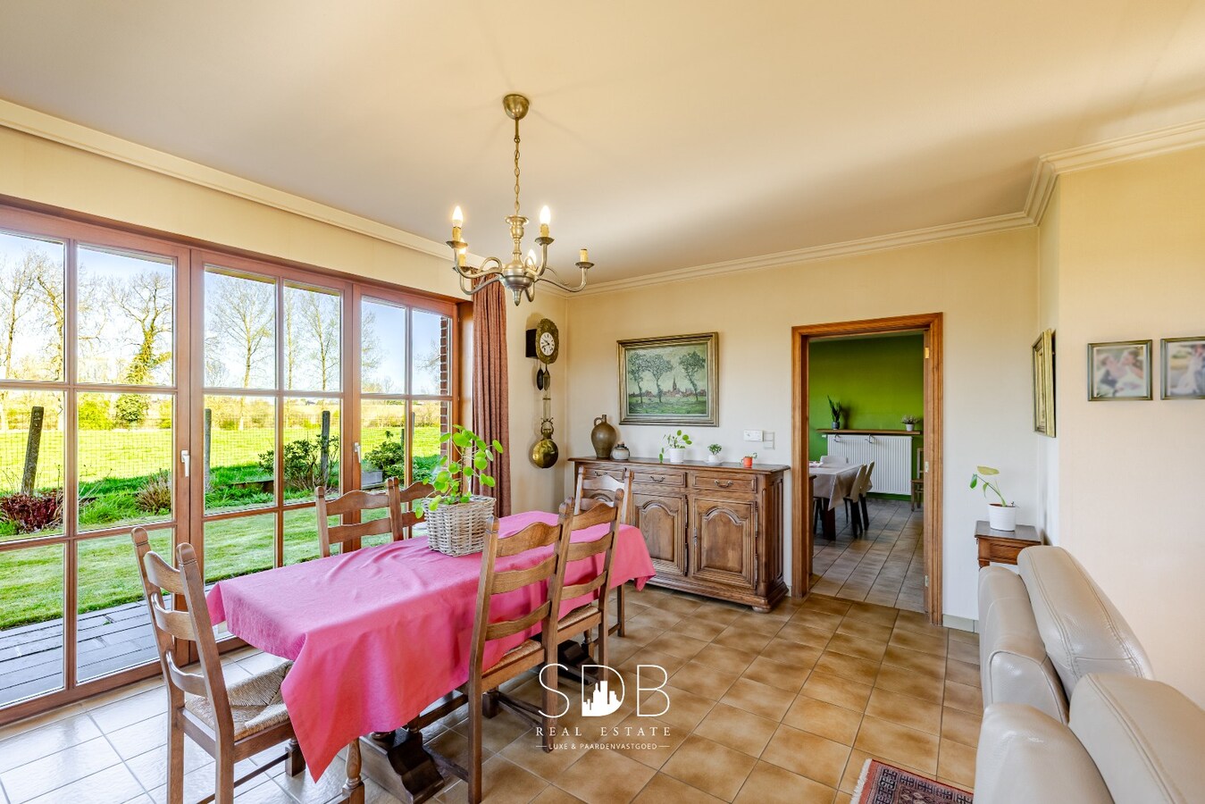 Boerderij met aanpalende graslanden op 12.970m² + mogelijkheid tot bijkopen graslanden +/-20ha 