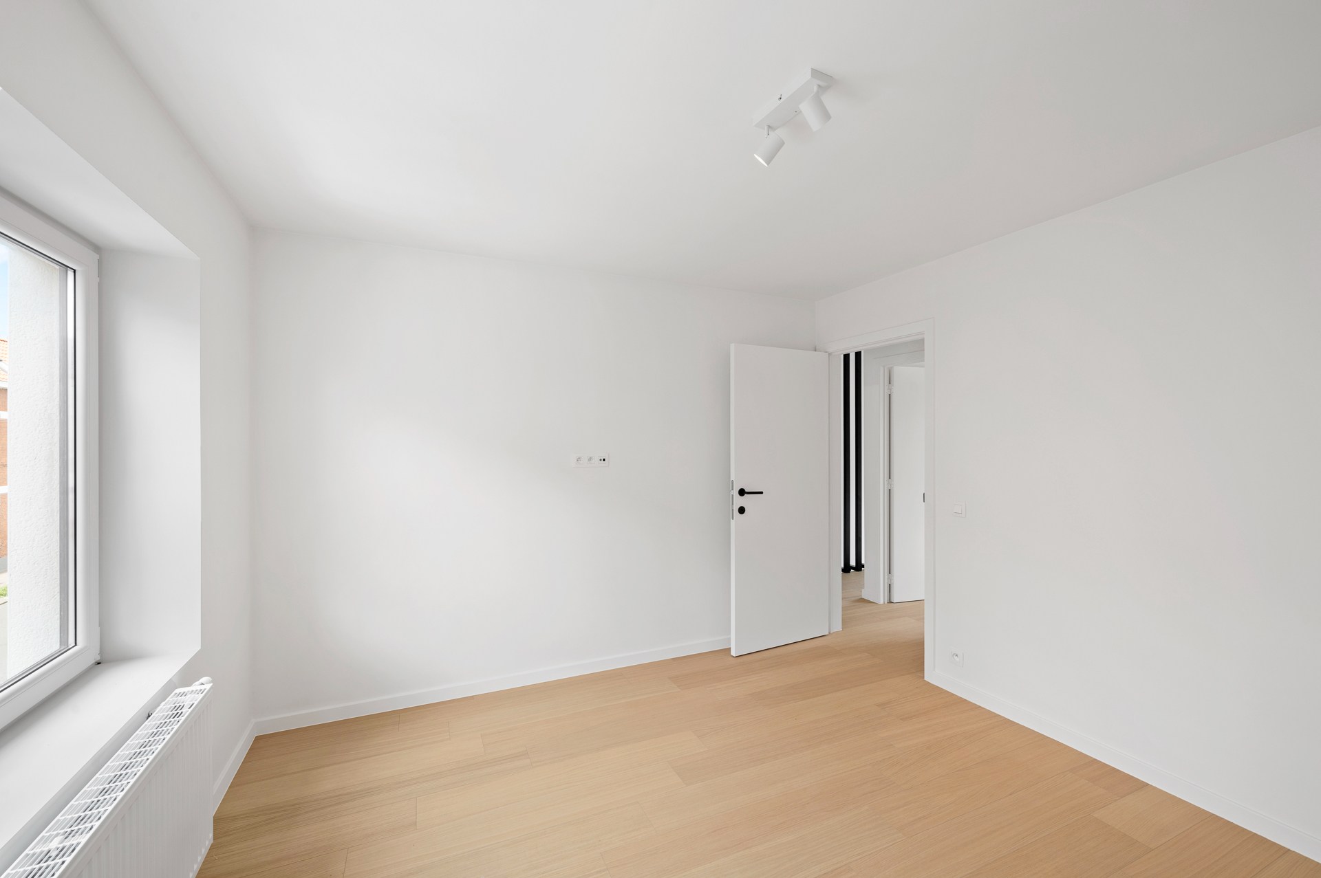 Belle maison rénovée avec 3 chambres à Heist, proche du centre et de la plage. 