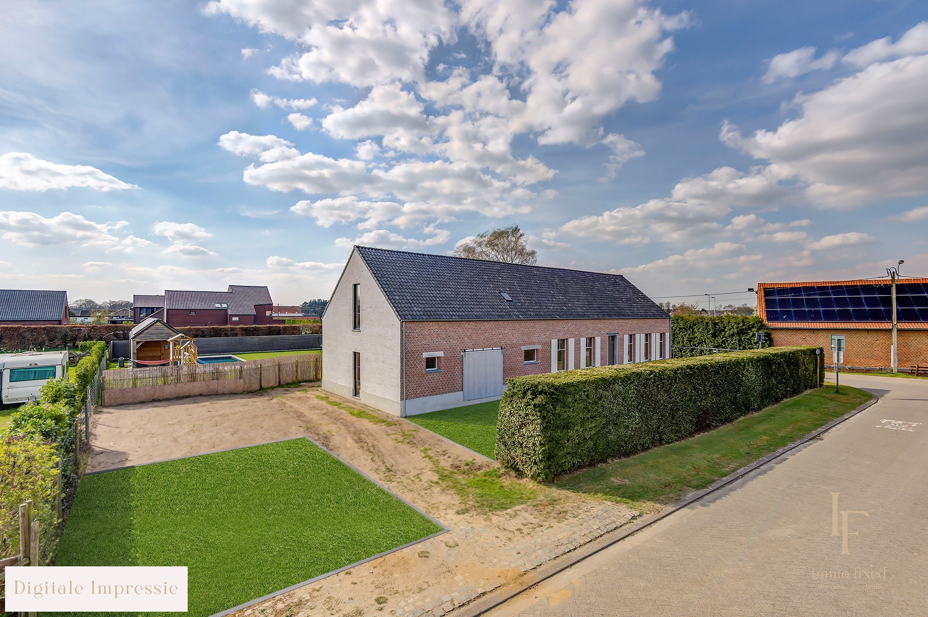 Een langgevelhoeve met bijgebouw! 