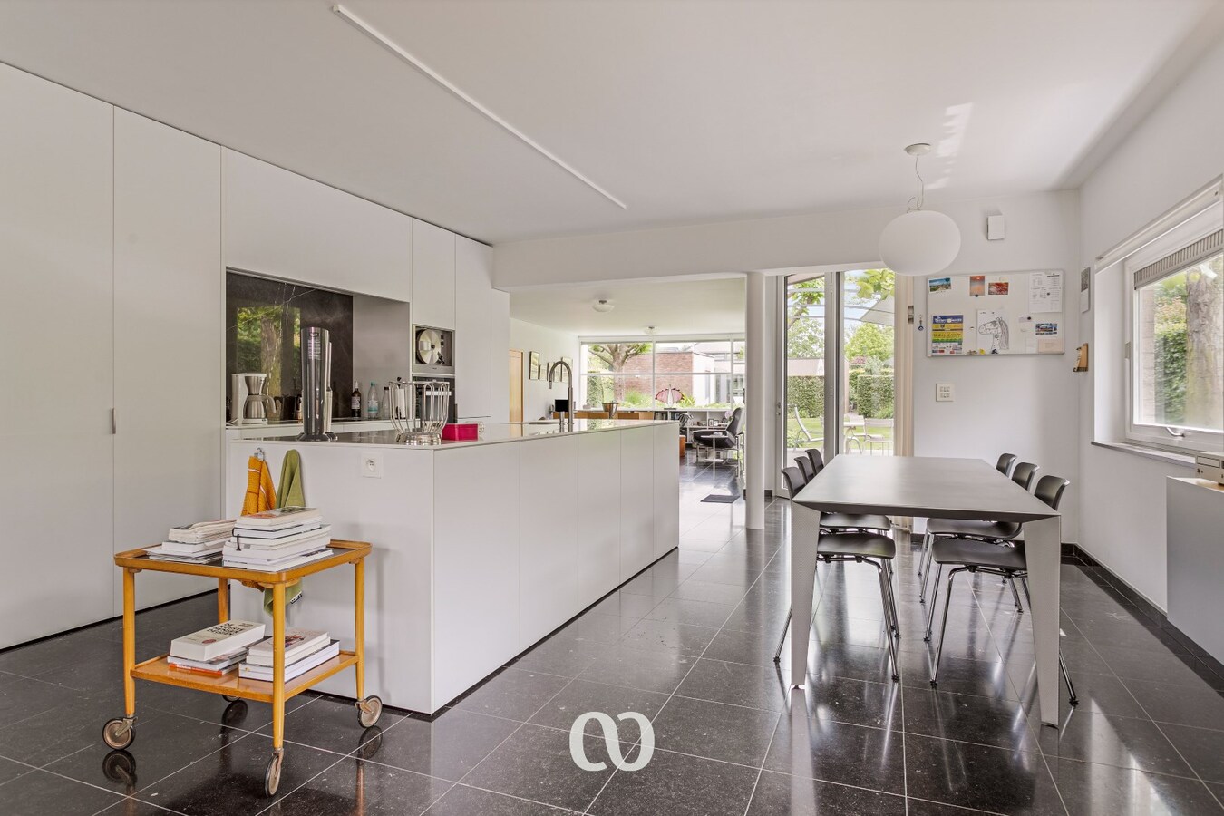 Ruime woning met prachtige tuin en bijgebouw te koop in Oudenaarde 