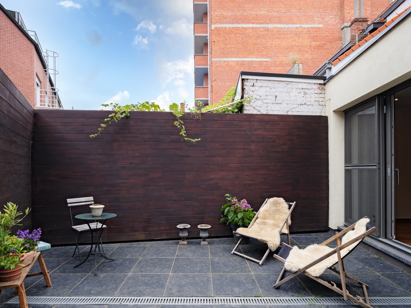 Vernieuwd herenhuis met koer 