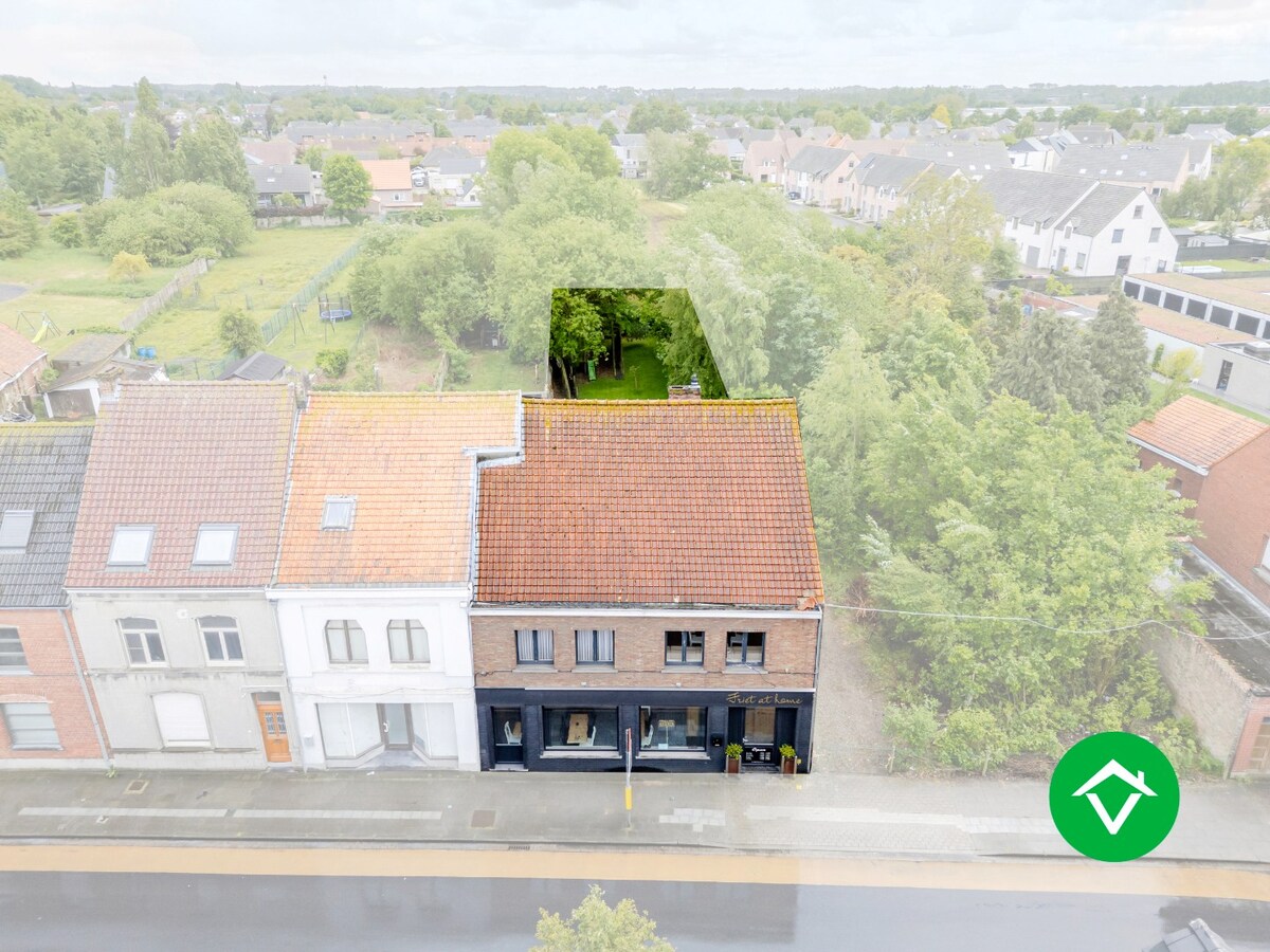 Handelswoning met goeddraaiende frituur te koop in centrum Eernegem 