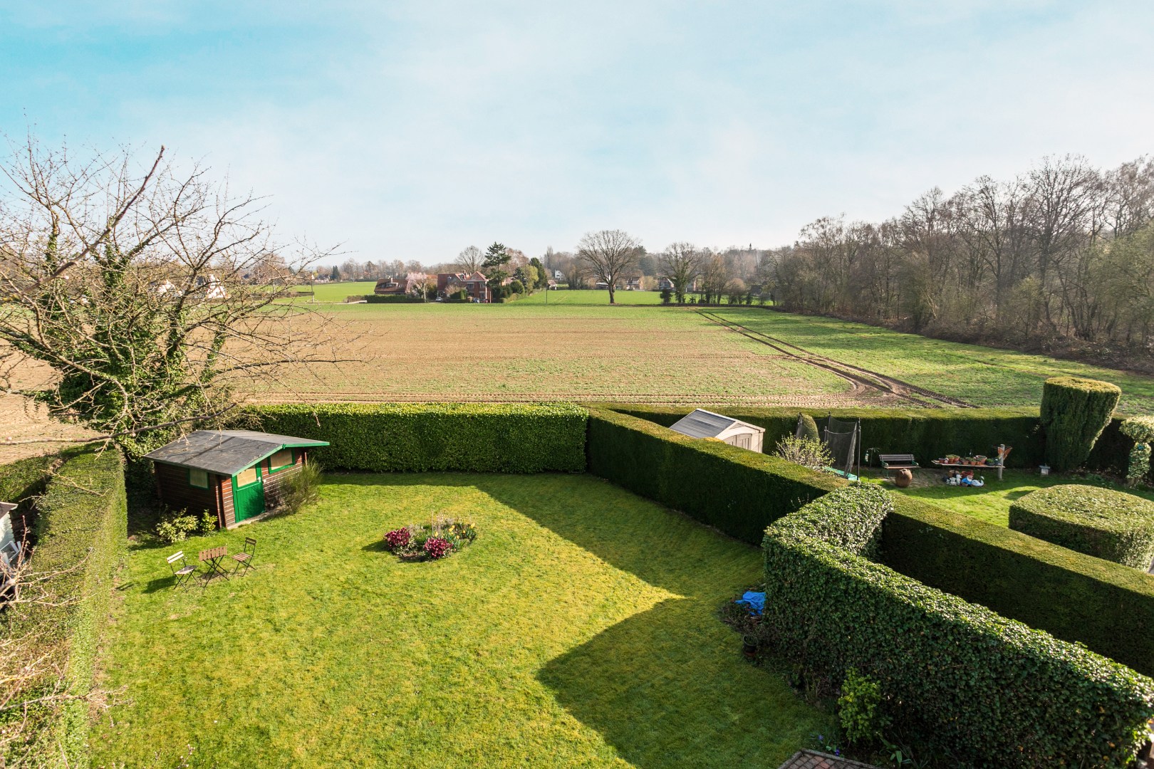 Instapklare gezinswoning met 5 slaapkamers, 2 badkamers en EPC B op topligging in Wezembeek-Oppem 